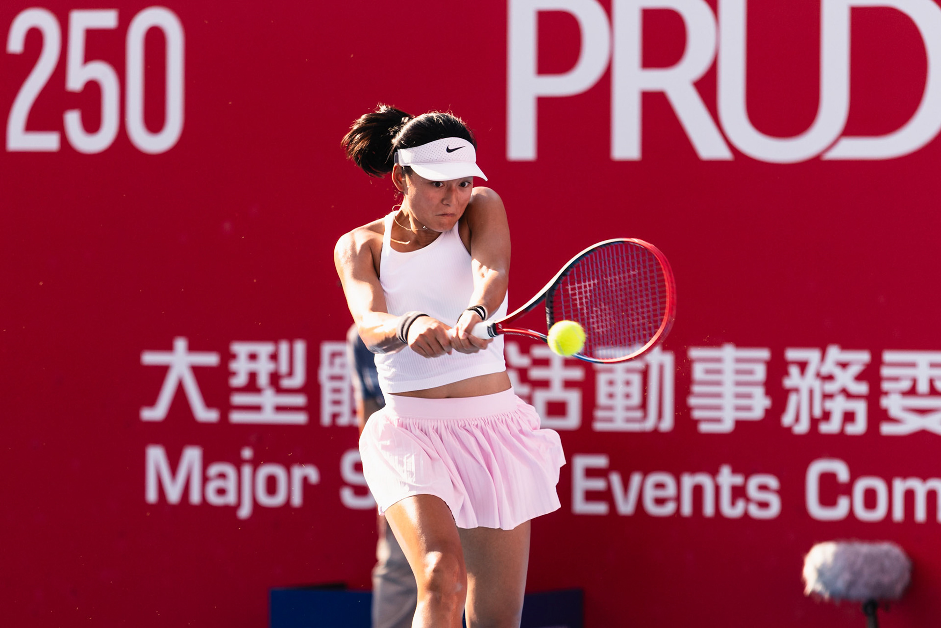HONG KONG, China - Shuai Zhang of China is ready to serve during WTA 250 - Prudential Hong Kong Tennis Open at Victoria Park Tennis Court on October 30, 2025 in Hong Kong, China, (Photo by Jack Ng/Alamy Live News)