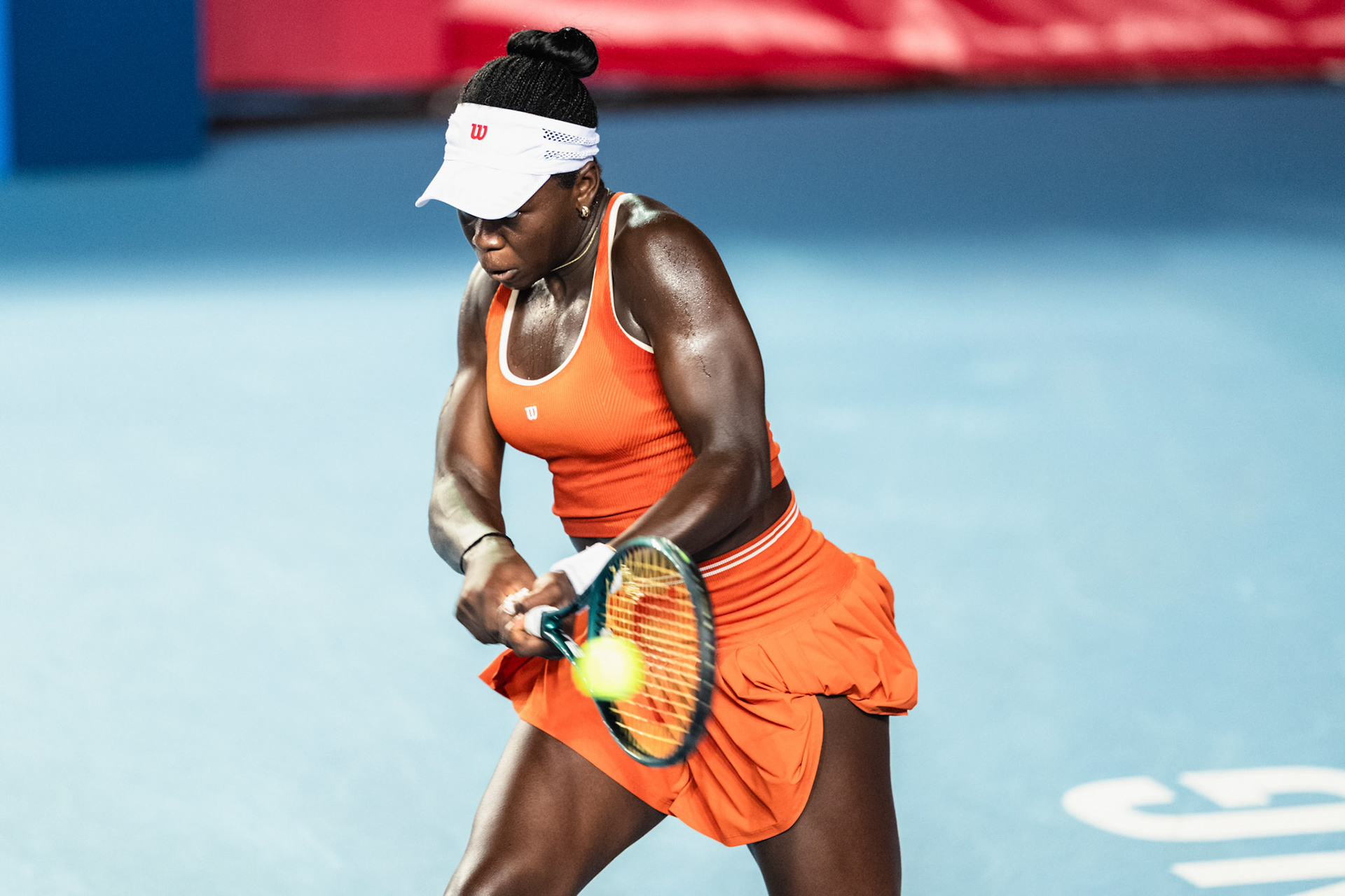 HONG KONG, China - Anna Kalinskaya of Russia play against Victoria Mboko of Canada during WTA 250 - Prudential Hong Kong Tennis Open at Victoria Park Tennis Court on October 31, 2025 in Hong Kong, China, (Photo by Jack Ng/Alamy Live News)
