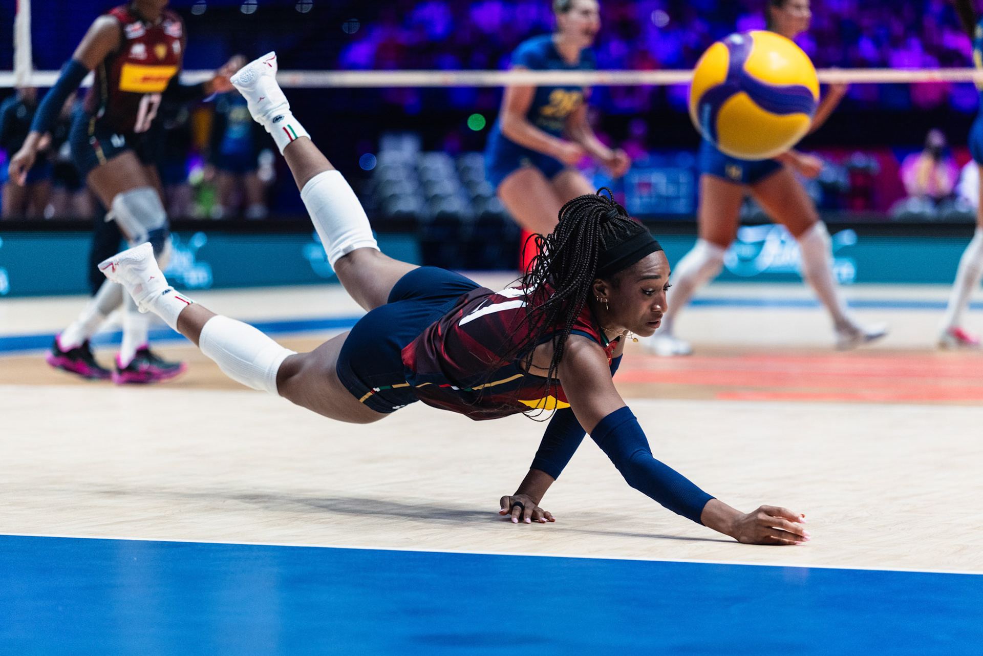 HONG KONG, China - JULY  08: Oghosasere Loveth Omoruyi of Italy dives to save the ball during Volleyball Nations League Hong Kong 2026 at Kai Tak Arena on July 8, 2026 in Hong Kong, China, (Photo by Jack Ng/Alamy Live News)