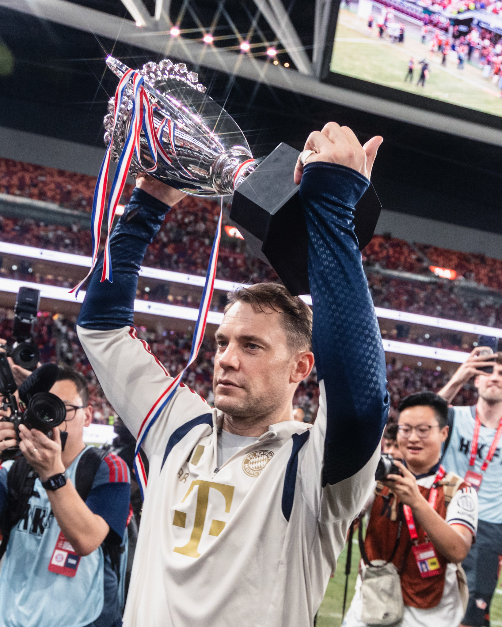 HONG KONG, China - AUGUST 07: Manuel Neuer (No. 1) of Bayern Munich lifts the trophy during 2026 Audi Football Summit - Bayern Munich vs Aston Villa at Kai Tak Stadium on August 7, 2026 in Hong Kong, China, (Photo by Jack Ng/Alamy Live News)