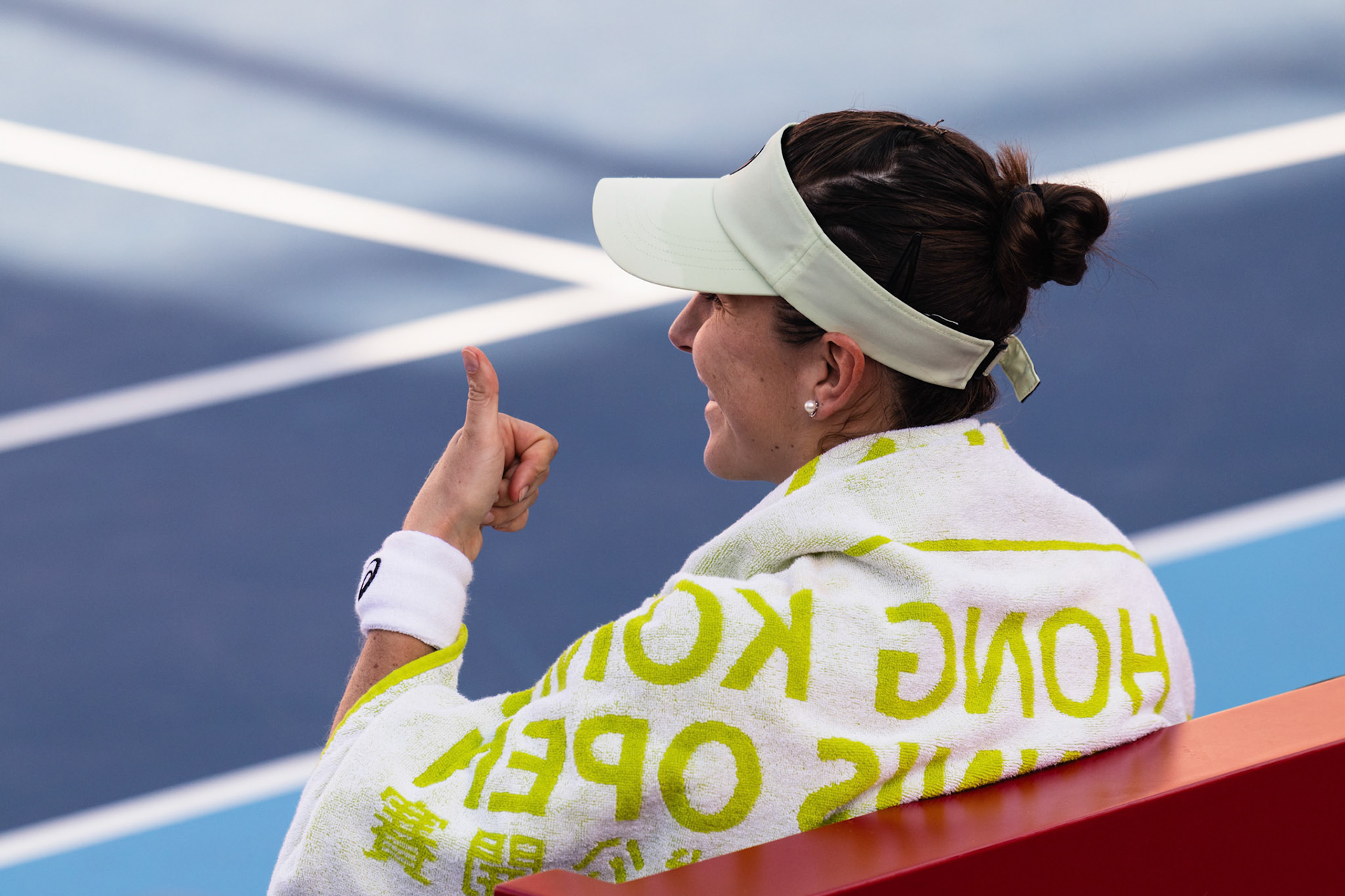 HONG KONG, China - Belinda Bencic of Switzerland thumbs up to her fans during WTA 250 - Prudential Hong Kong Tennis Open at Victoria Park Tennis Court on October 30, 2025 in Hong Kong, China, (Photo by Jack Ng/Alamy Live News)
