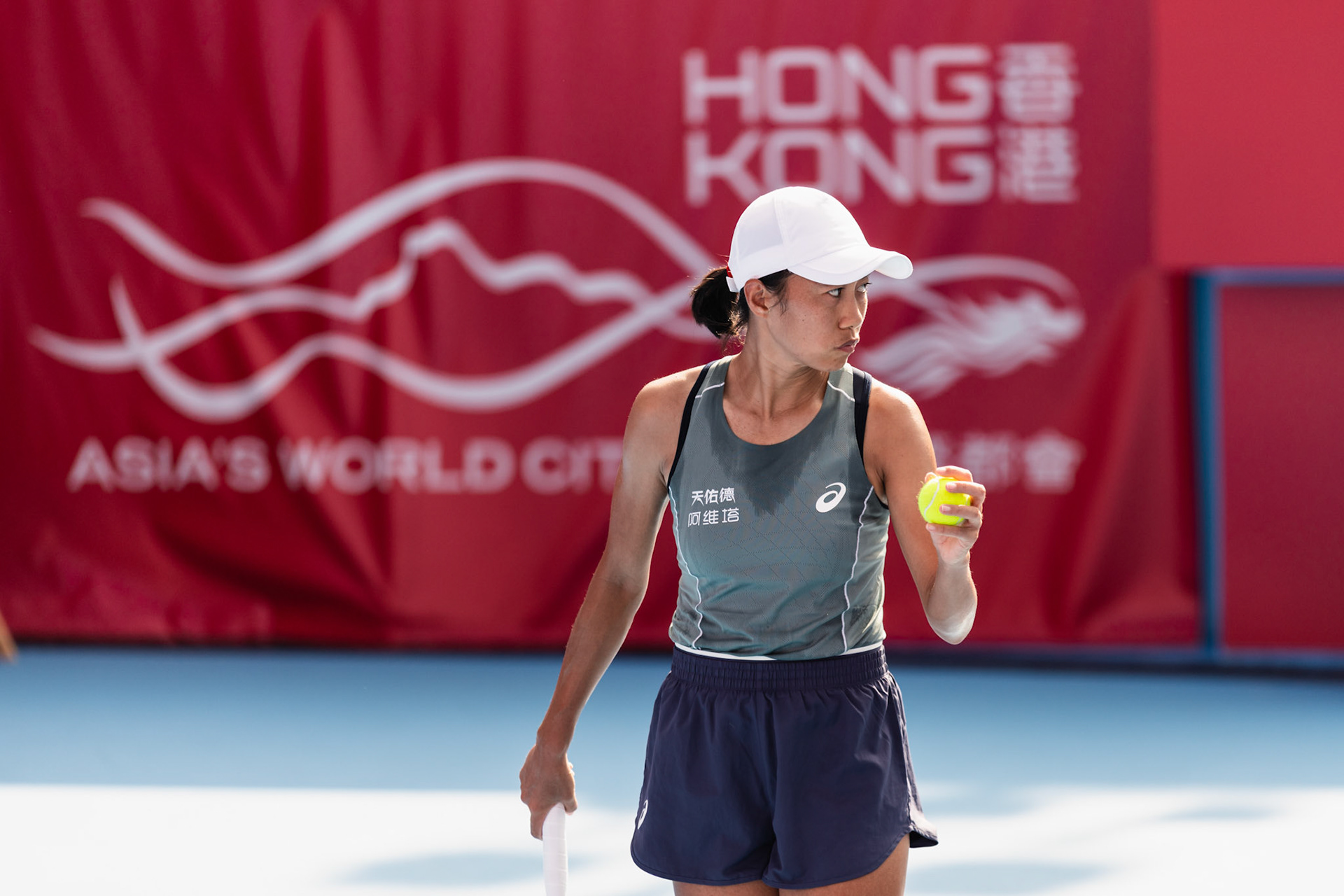 HONG KONG, China - Shuai Zhang of China is ready to serve during WTA 250 - Prudential Hong Kong Tennis Open at Victoria Park Tennis Court on October 30, 2025 in Hong Kong, China, (Photo by Jack Ng/Alamy Live News)