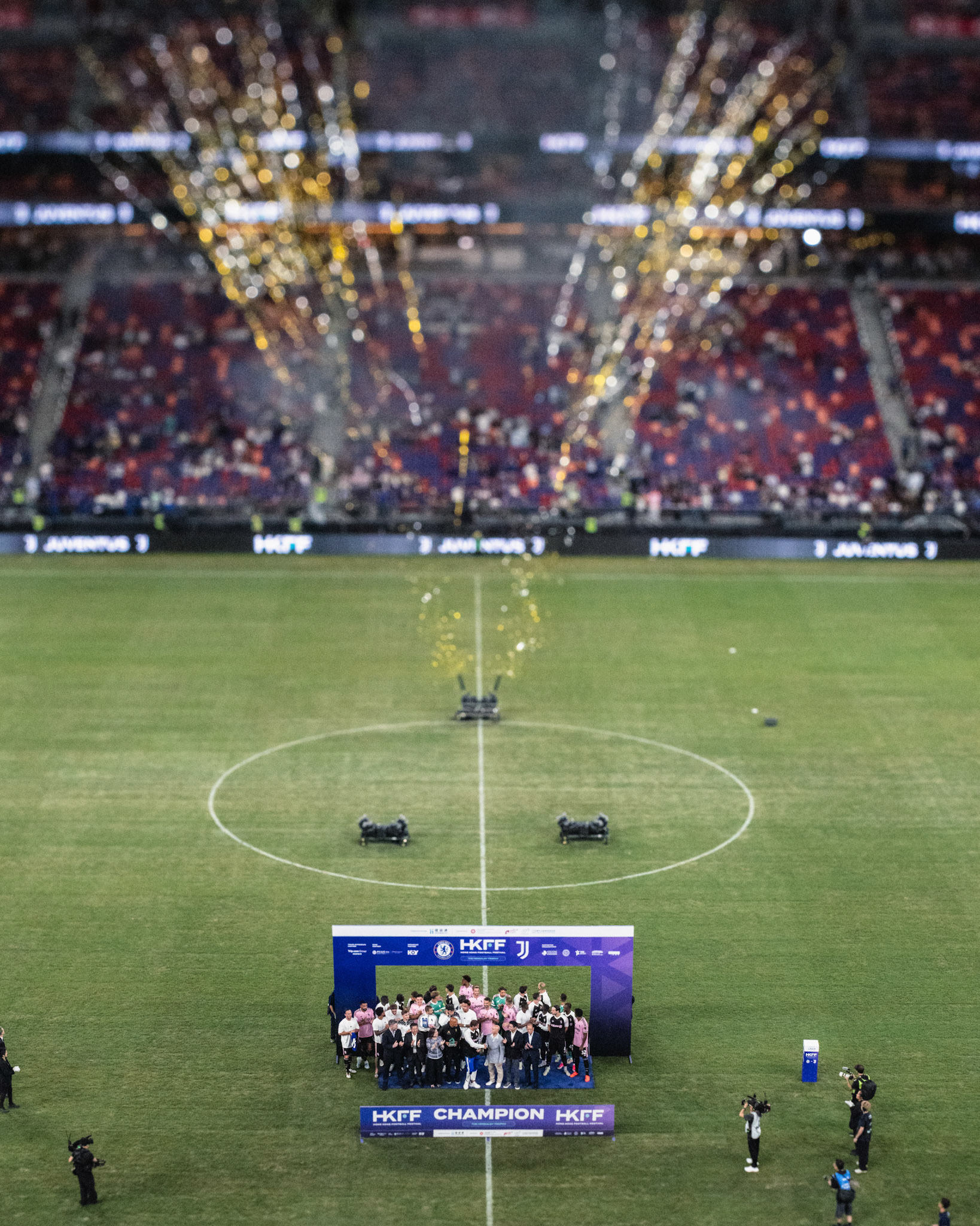 HONG KONG, China - AUGUST 05: Players of Juventus celebrate wiining the Herbalgy Trophy during Hong Kong Football Festival (HKFF) 2026 - Chelsea vs Juventus at Kai Tak Stadium on August 5, 2026 in Hong Kong, China, (Photo by Jack Ng/Alamy Live News)