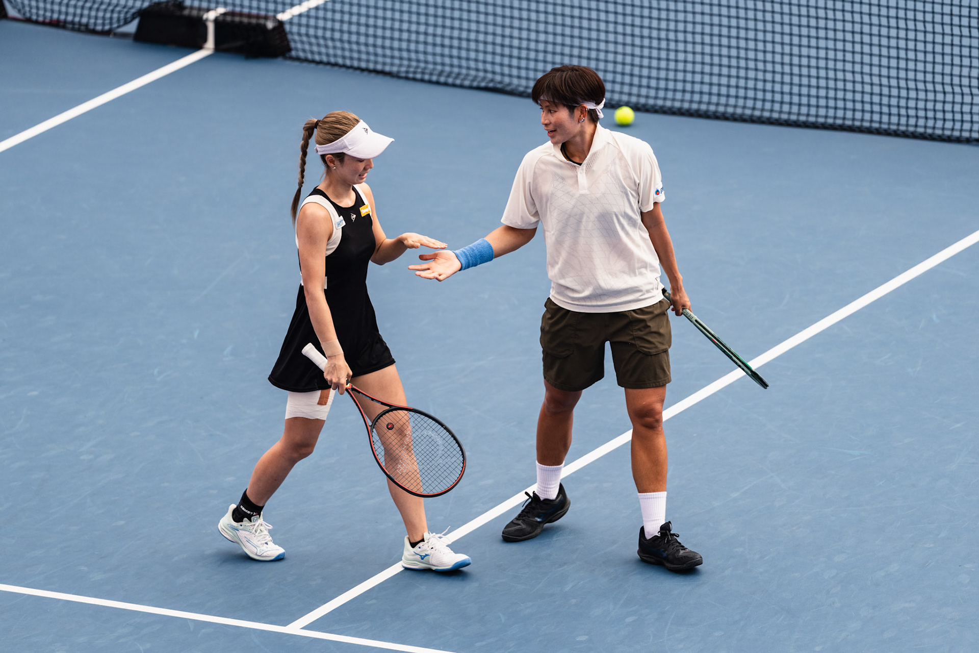 HONG KONG, China - Kamilla RAKHIMOVA and Aliaksandra SASNOVICH of Russia play against Momoko KOBORI of Japan and Peangtarn PLIPUECH of Thailand during WTA 250 - Prudential Hong Kong Tennis Open at Victoria Park Tennis Court on October 31, 2025 in Hong Kong, China, (Photo by Jack Ng/Alamy Live News)
