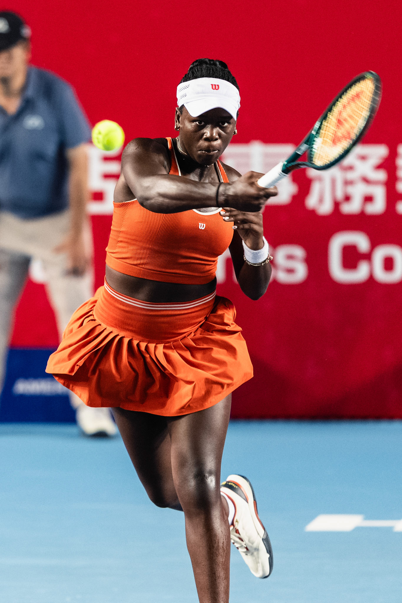 HONG KONG, China - Anna Kalinskaya of Russia play against Victoria Mboko of Canada during WTA 250 - Prudential Hong Kong Tennis Open at Victoria Park Tennis Court on October 31, 2025 in Hong Kong, China, (Photo by Jack Ng/Alamy Live News)