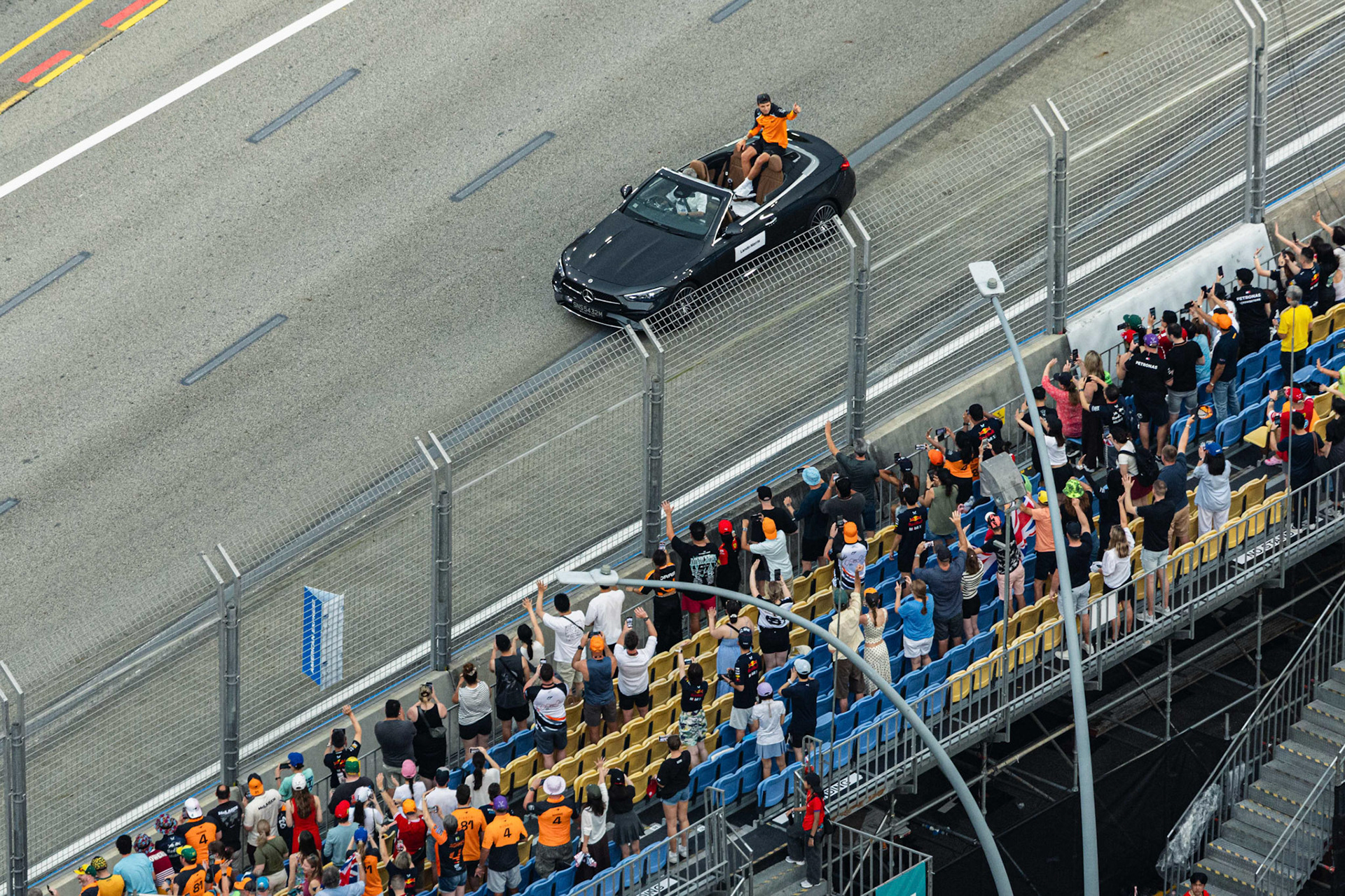 SINGAPORE, Singapore - OCTOBER  05: Formula One drivers parade during F1 Grand Prix of Singapore at Marina Bay Street Circuit on October 5, 2025 in Singapore, Singapore, (Photo by Jack Ng/Alamy Live News)
