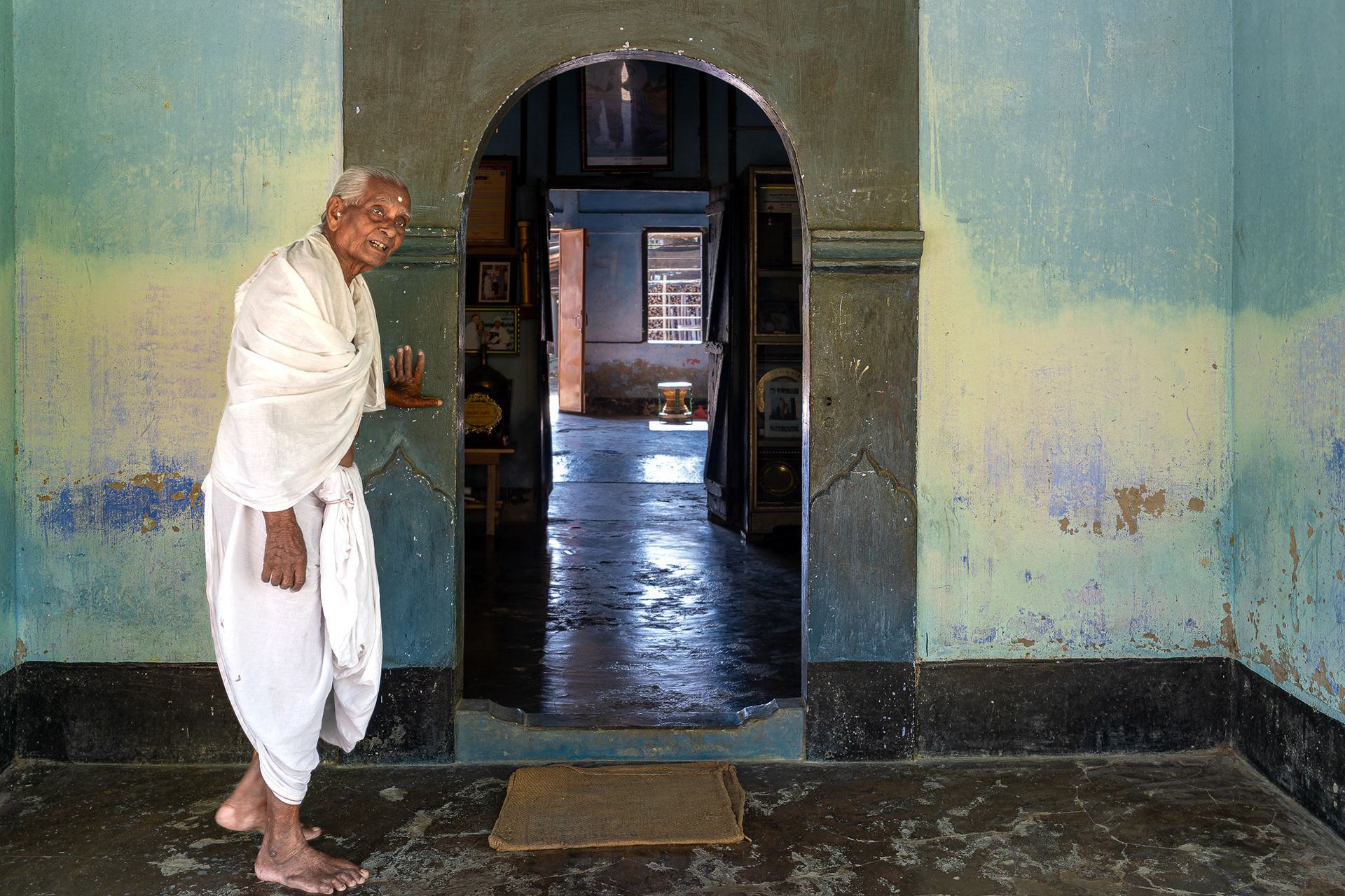 Un centenaire au monastère de Auniati Satra