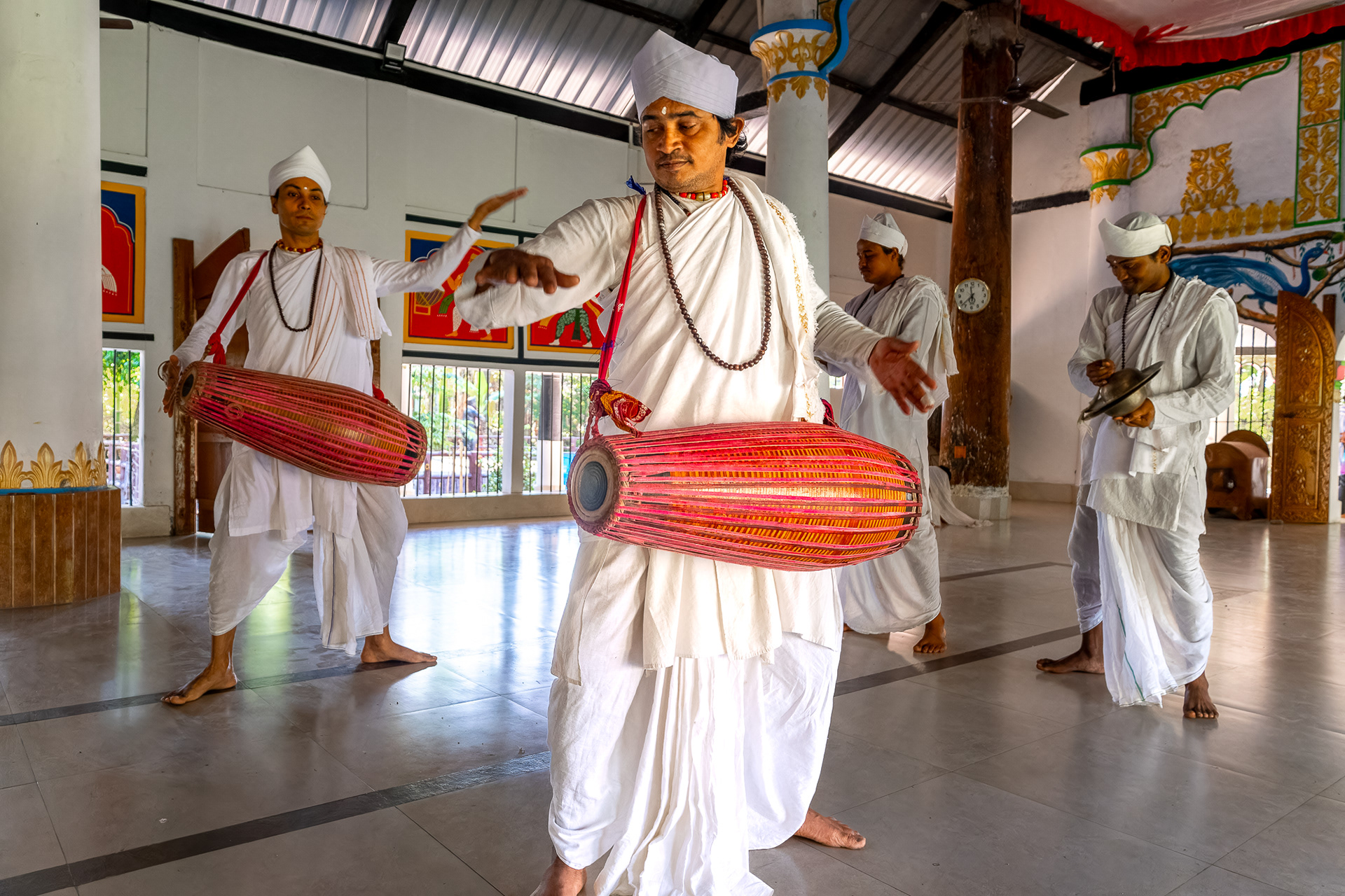 Moines au monastère de Auniati Satra