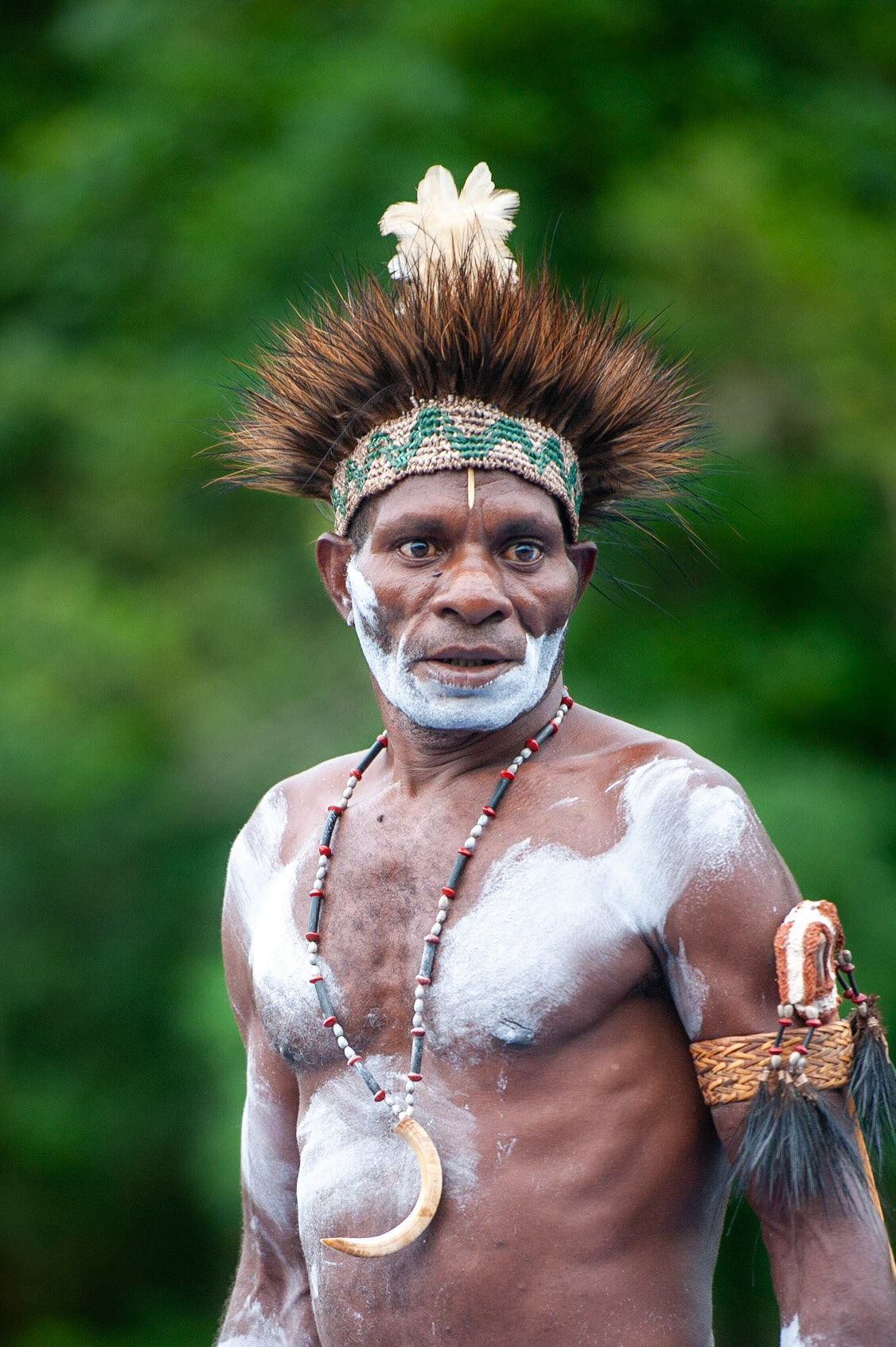 Après 4 heures de pirogue, nous recontrons enfin les Asmats