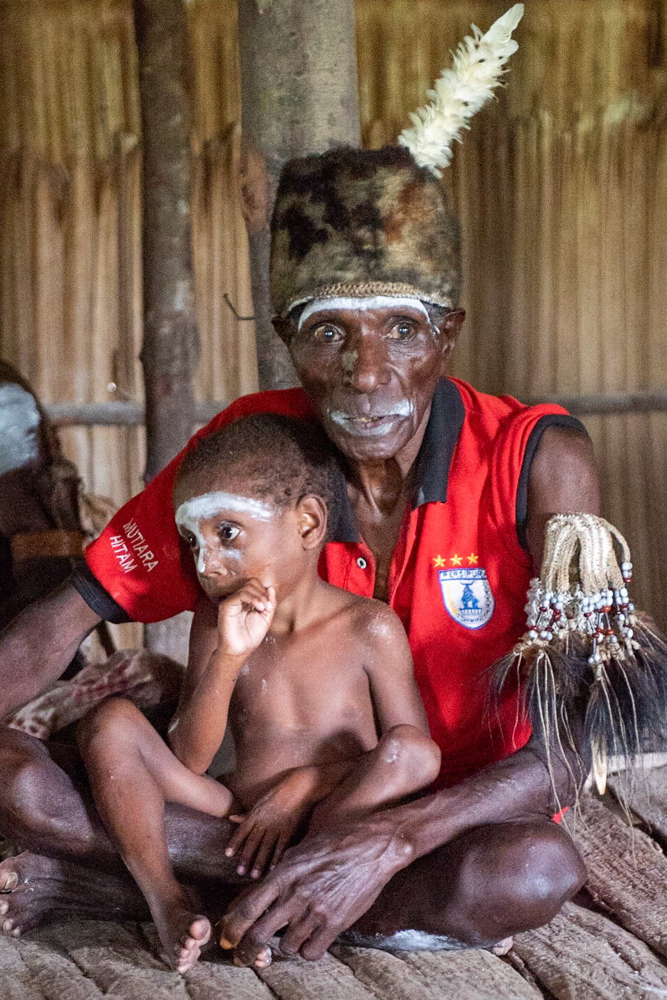 Deux générations d'Asmat
