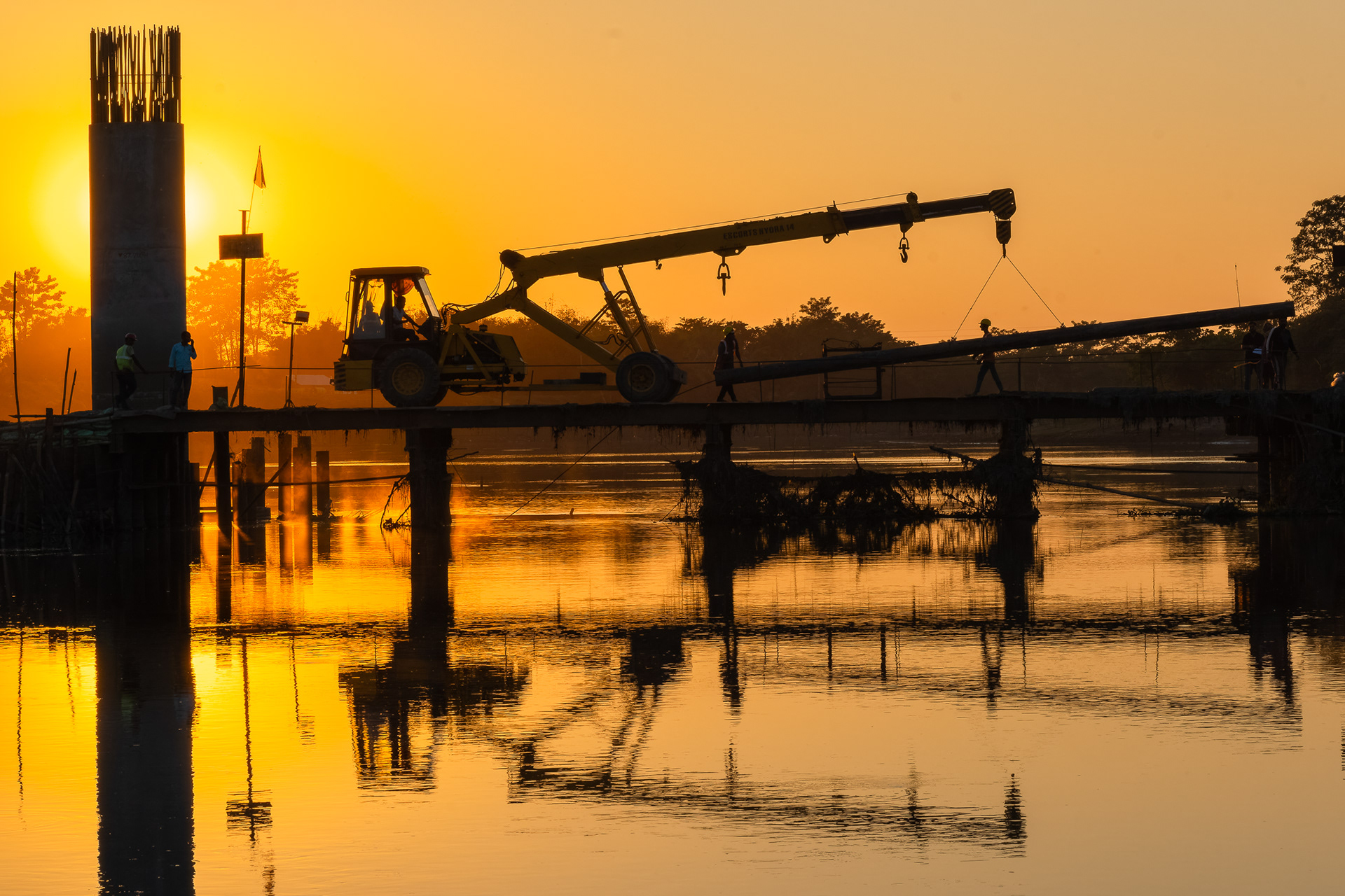 Coucher de soleil sur un des bras du Bramhapoutre