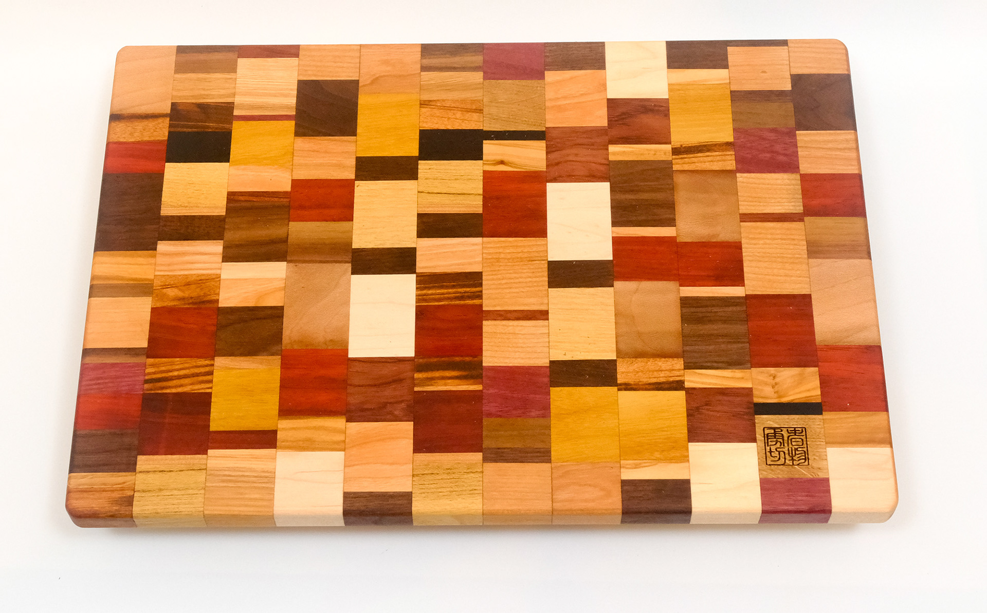 29 x 42 cm.  18 mm dik, 1700 gram
