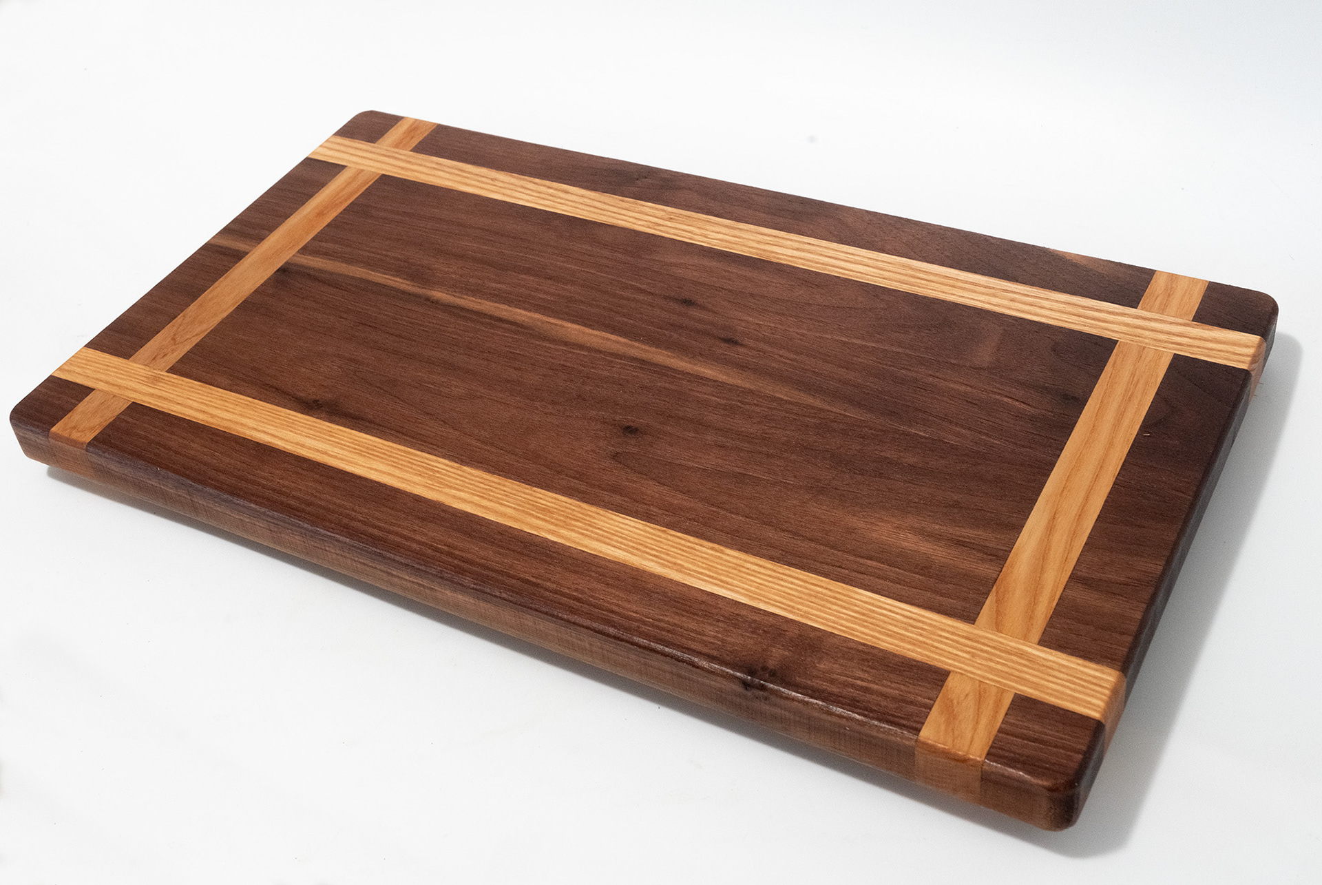 Walnut and Hard Maple  25,5 x 44 cm