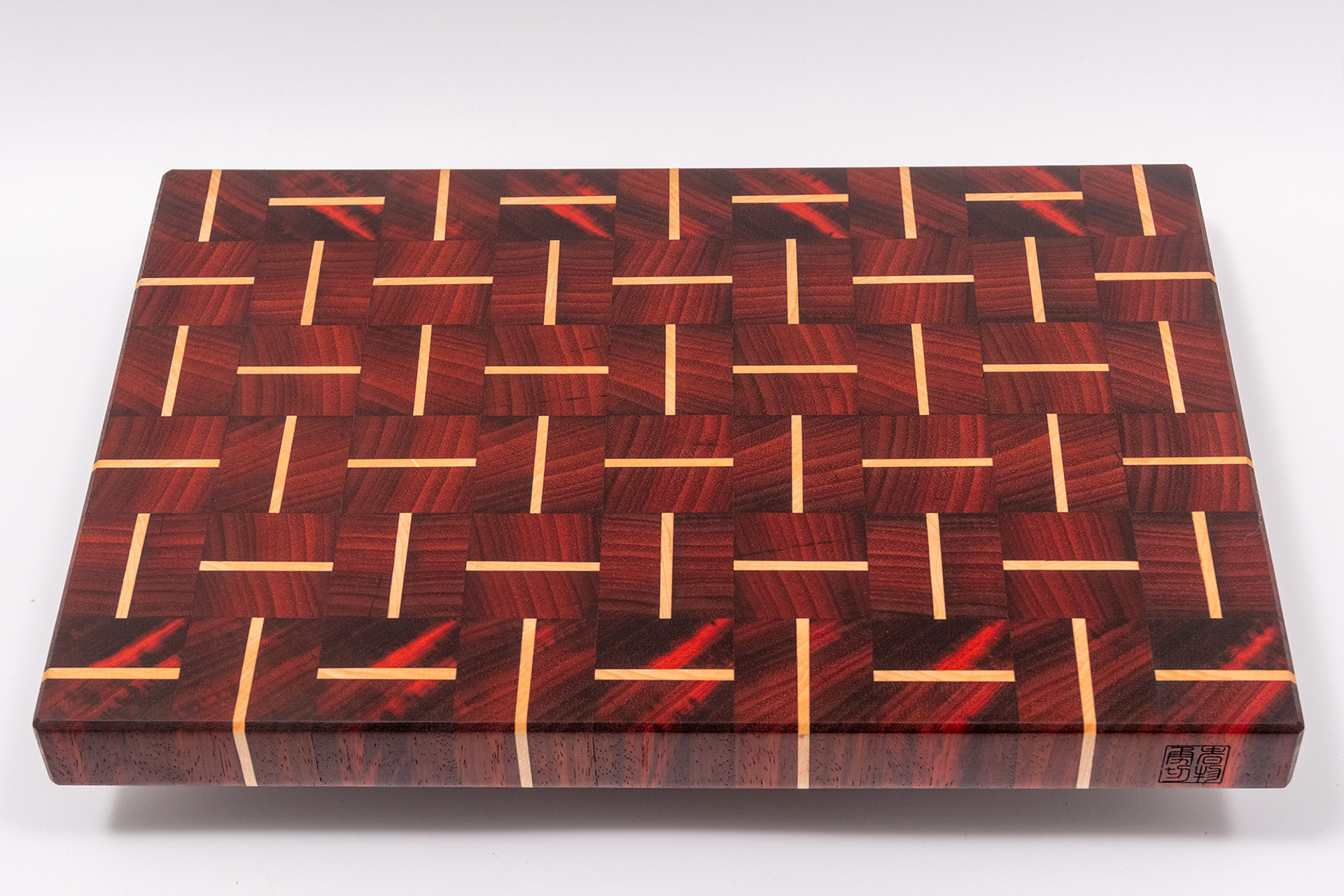 Padoek en maple. 30x44 cm, 40mm dik.