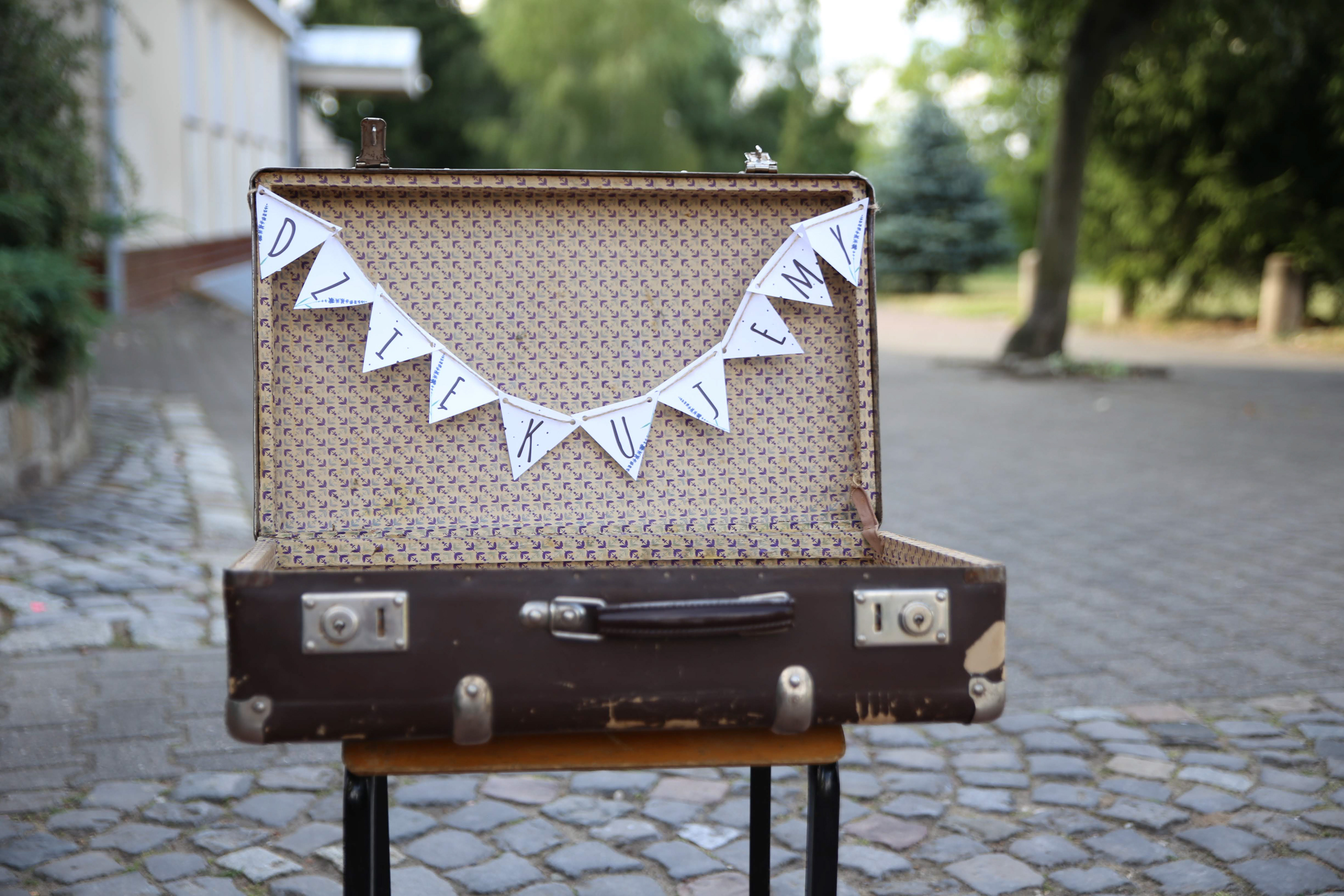 Walizka na koperty. | fot. Alicja Szeloch