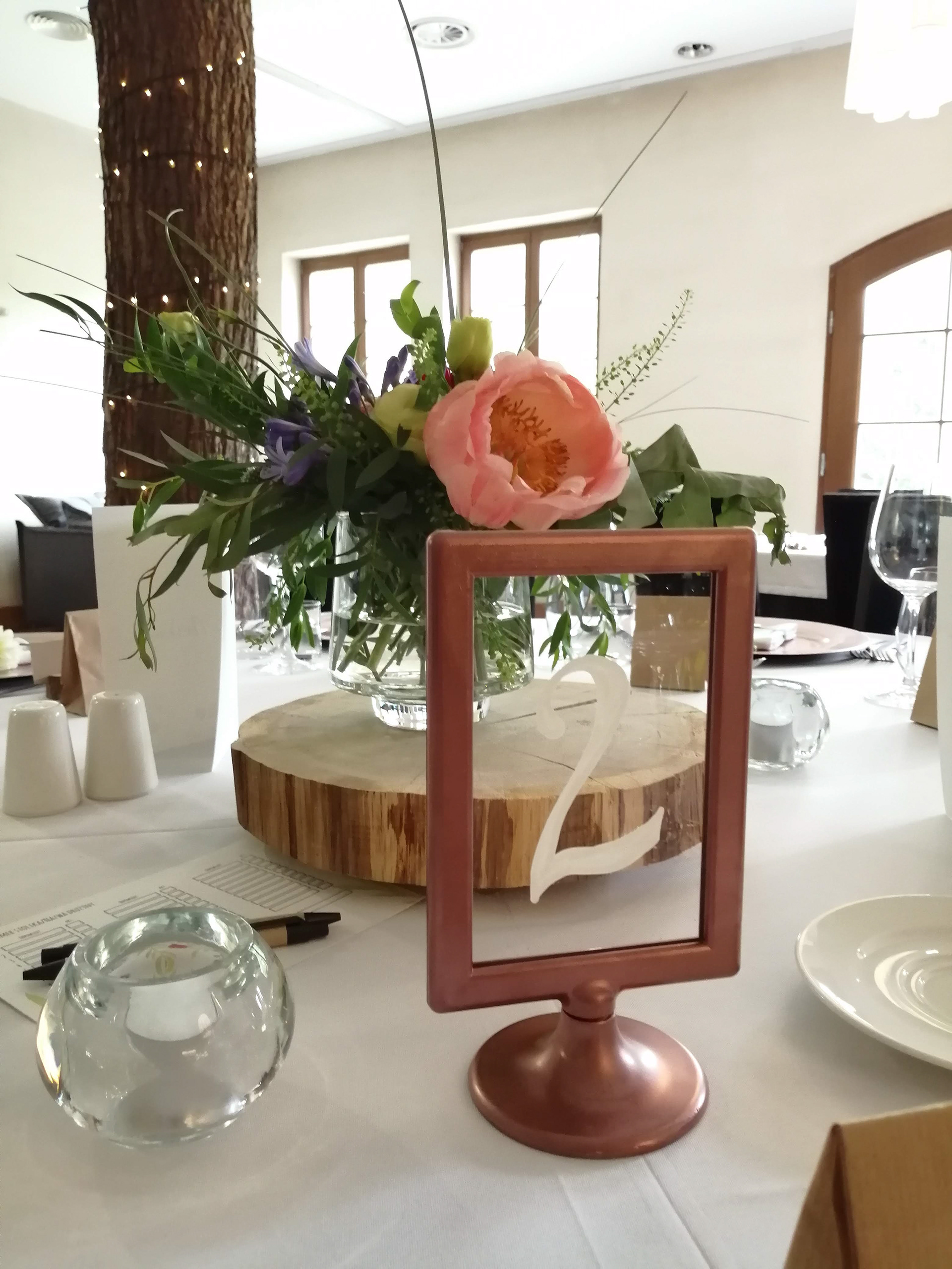 Numer stołu i dodatki. 