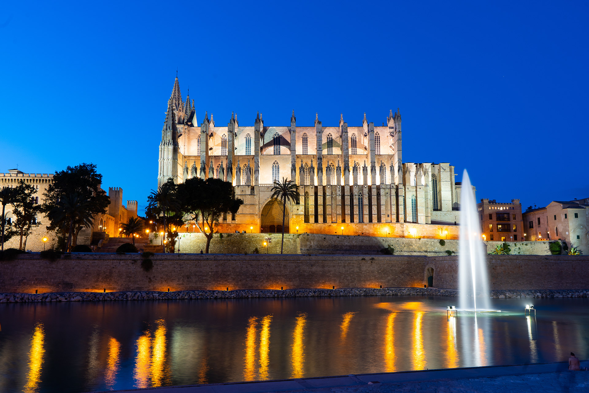 Blaue Stunde bei der La Seu in Palma