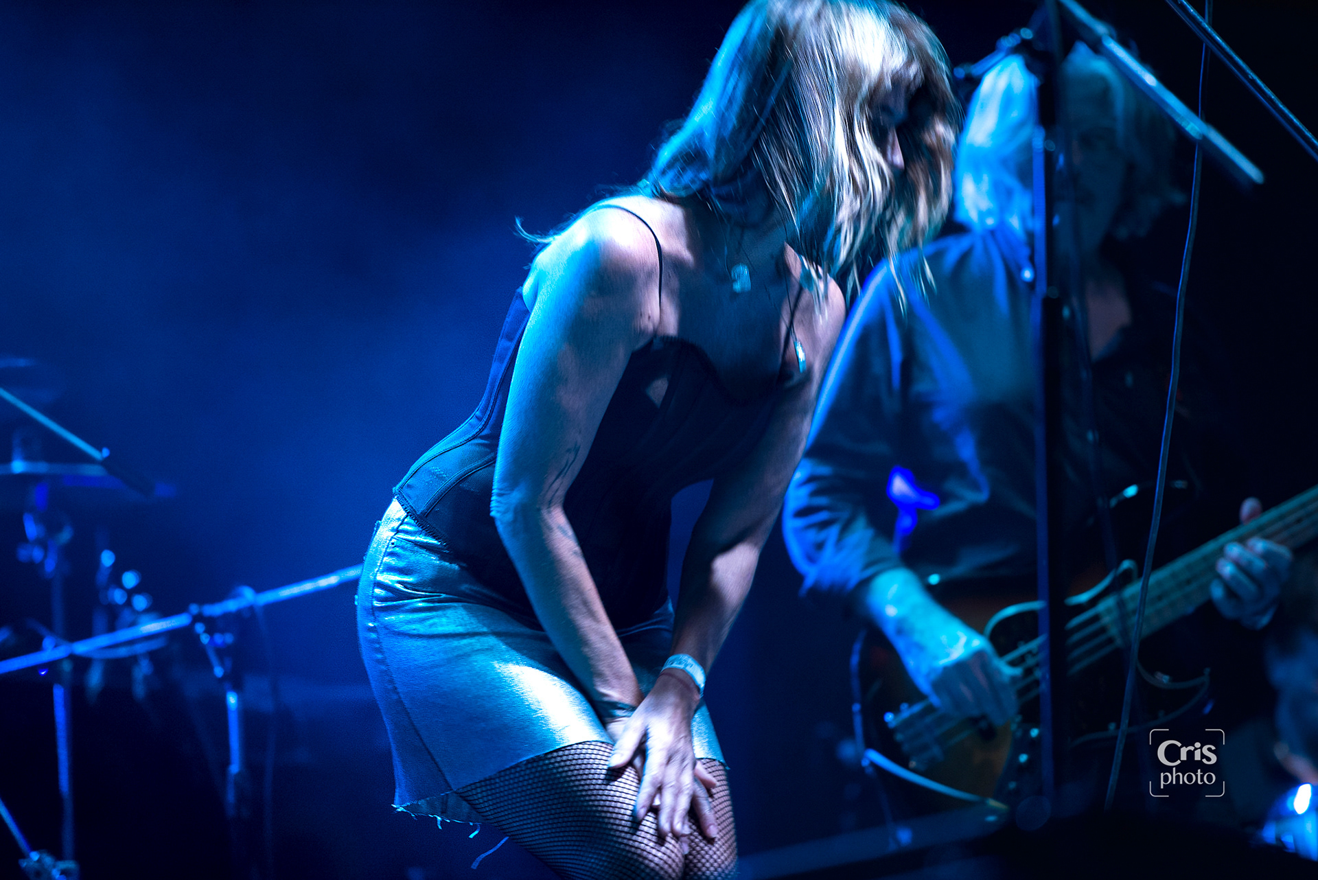 FABIANA CANTILO CANTANDO EN EL ESCENARIO DEL KONEX