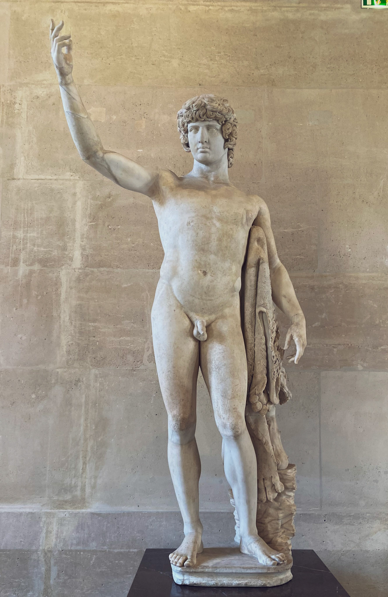 Louvre: Paris, 2023