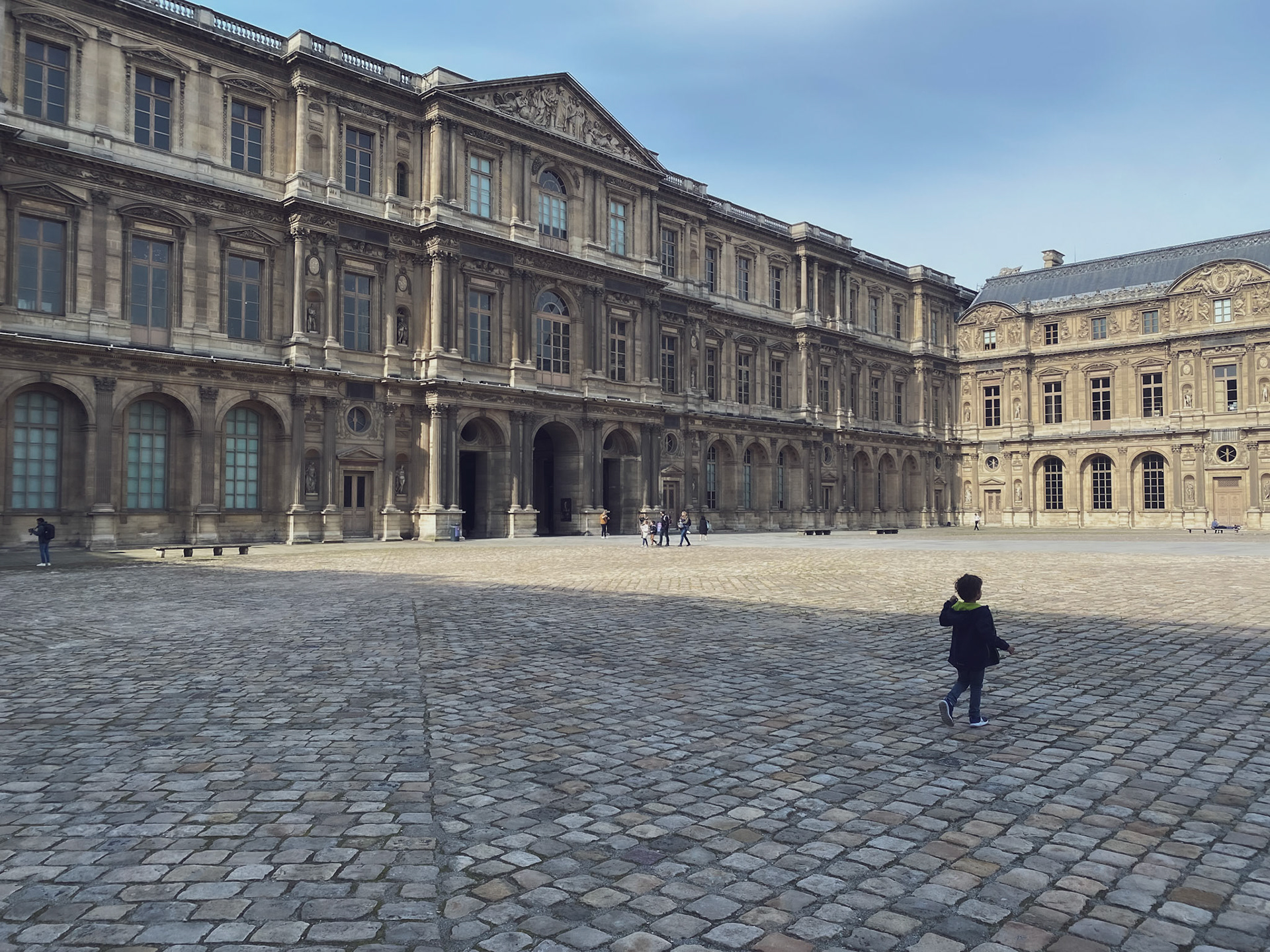 Louvre: Paris, 2023
