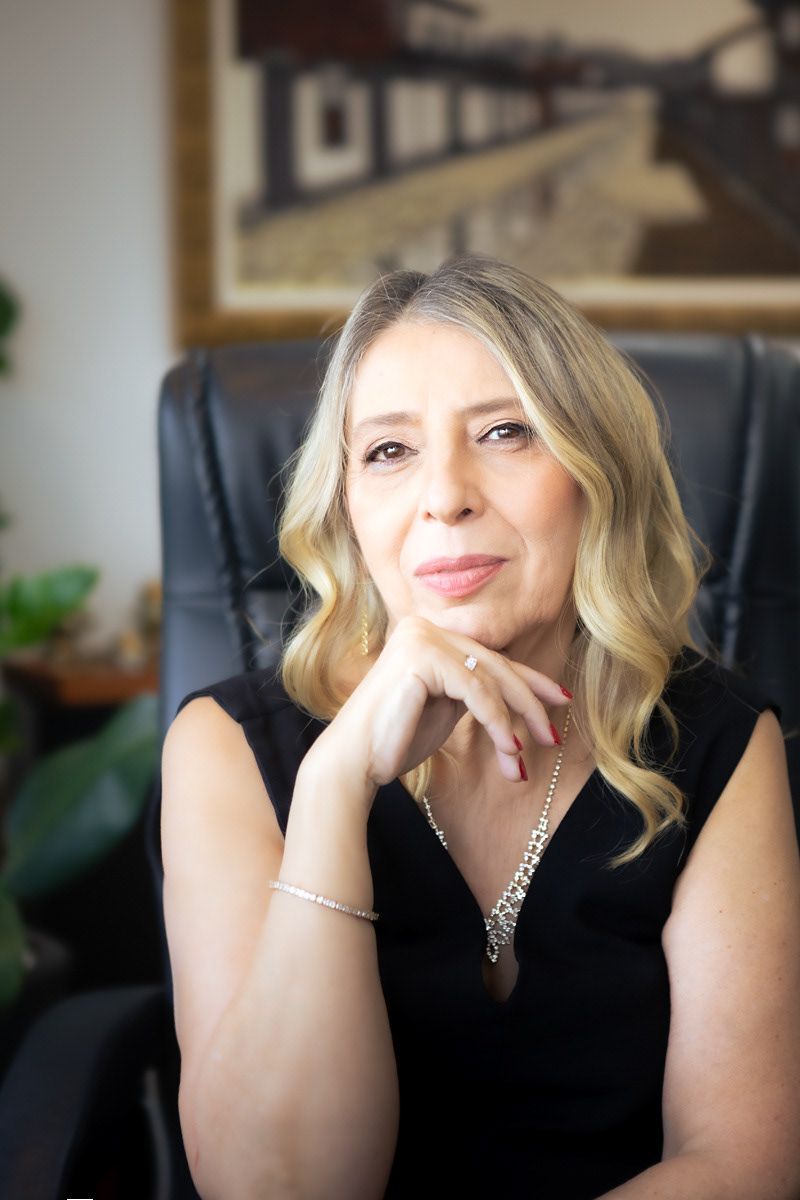 Drª Elizabeth Paranhos ADV