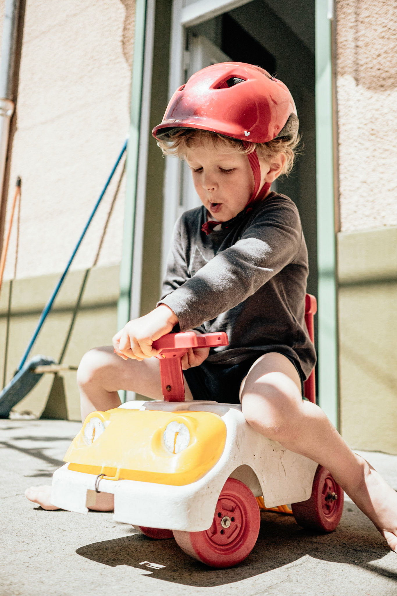 France, Grenoble, 2021-05-30. Fresco realized by the Argentinian artist ANimalitoland during the 2016 Street Art Fest in Grenoble. Photograph by Maxime Gruss / Hans Lucas. France, Grenoble, 2021-05-30. Fresque intitulee realisee par l'artiste Argentin ANimalitoland lors du Street Art Fest 2016 a Grenoble. Photographie de Maxime Gruss / Hans Lucas.