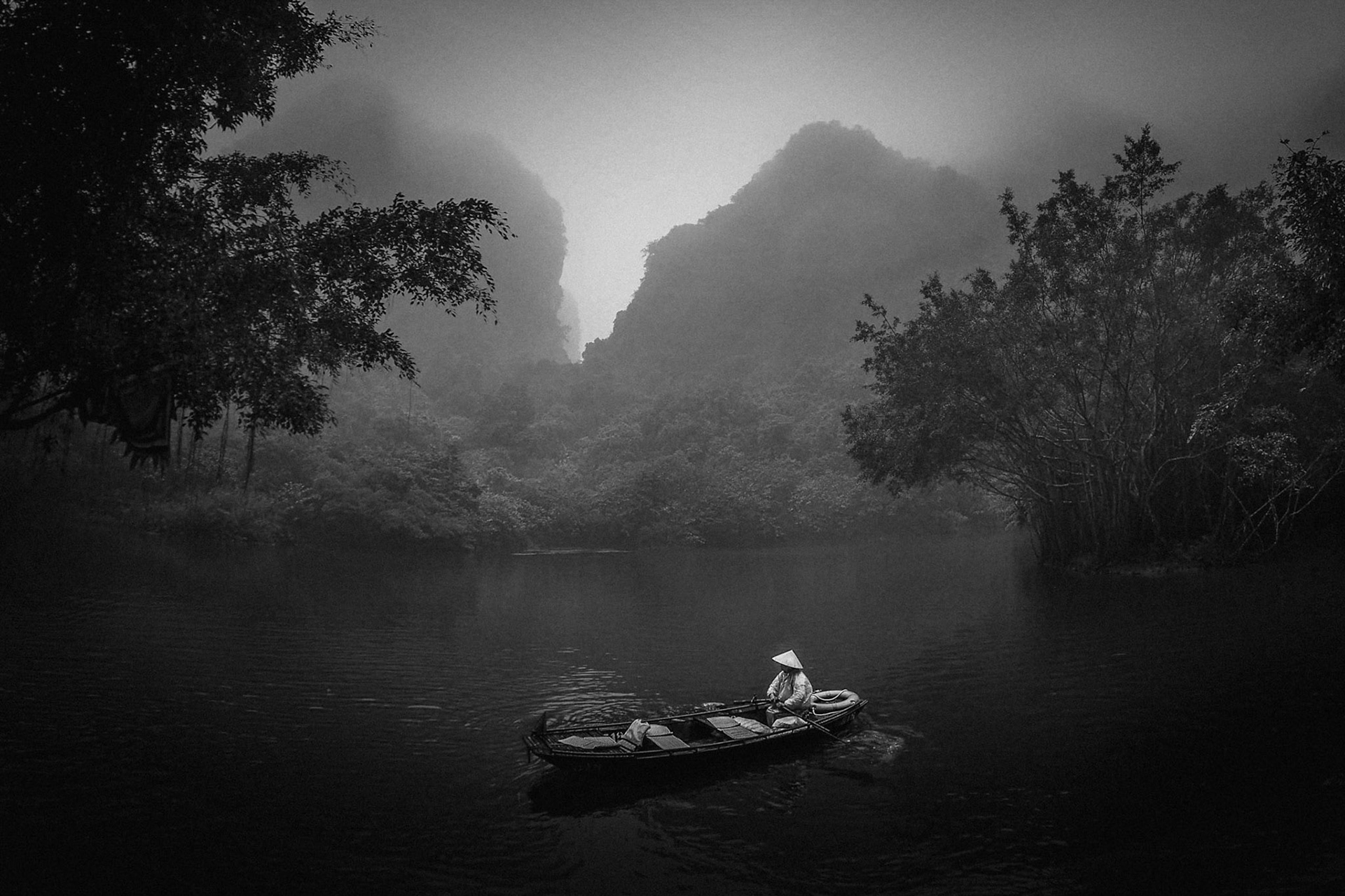 2018, quelques années après avoir débuté la pratique de la photo, le besoin de retour sur la qualité de mon travail me pousse à soumettre quelques clichés à des petits concours. Cette photo est sélectionnée et affichée lors d’un concours internet.