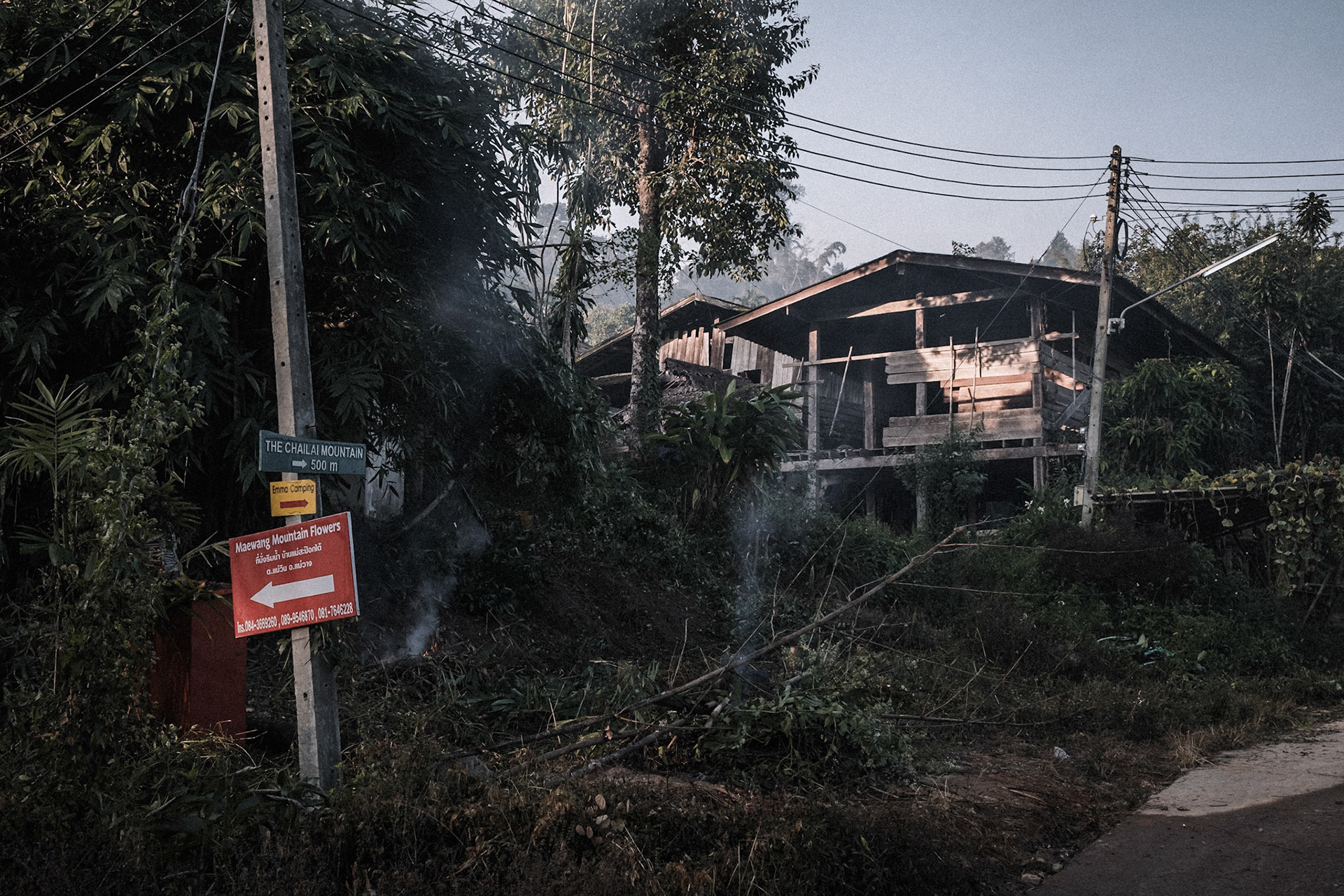 Thailand, 2021-2022, A village below an ethical resort in the Chiang Mai area . Photograph by Maxime Gruss / Hans Lucas.Thailand, 2021-2022, Un village en contrebas d'un resort éthique dans la région de Chiang Mai. . Photographie de Maxime Gruss / Hans Lucas.