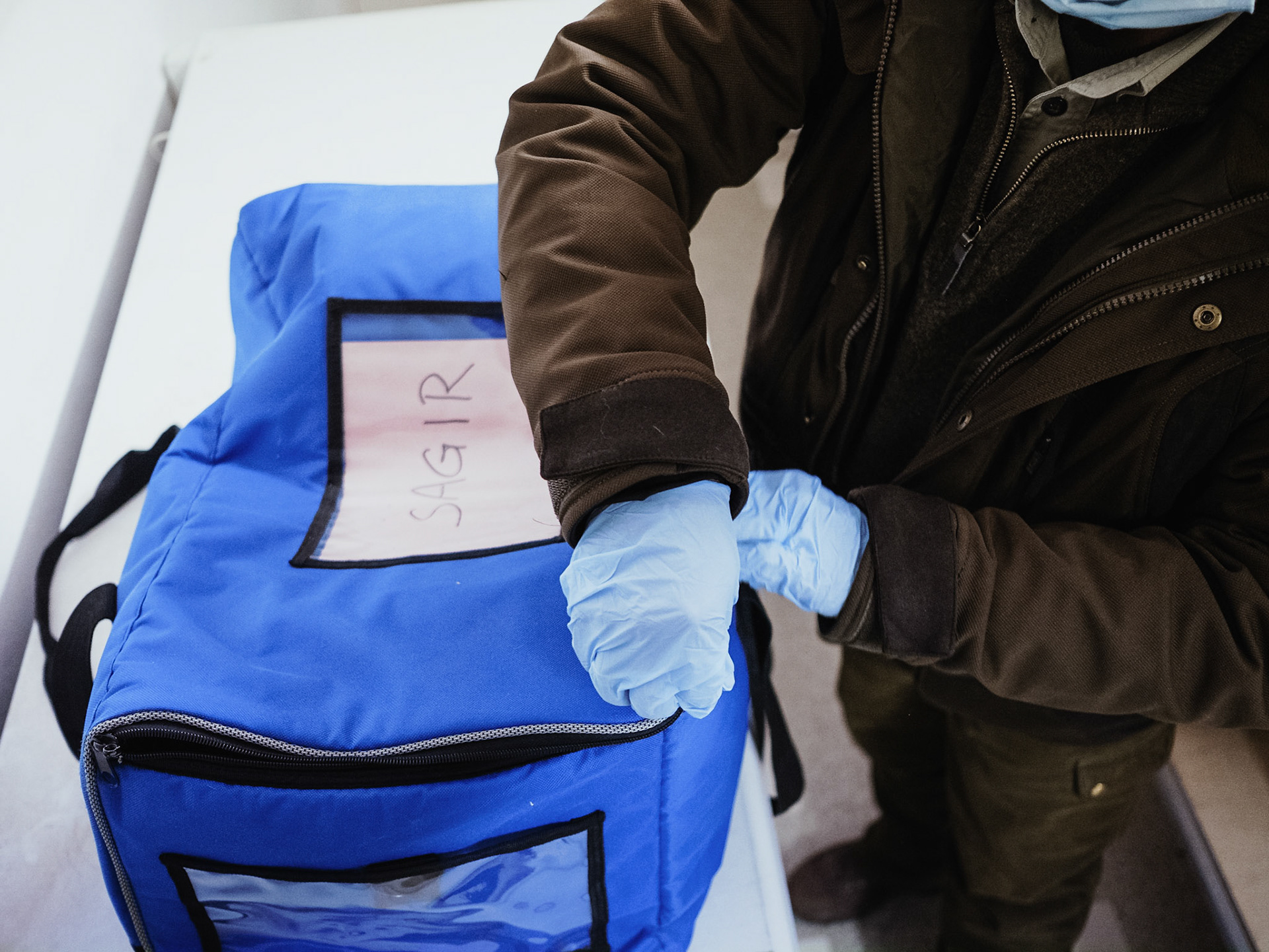 The hunter federation of Seine-et-Marne FDC77 are taking part in the SAGIR network, aiming to recover and identify cases of animal diseases found in the wild. When they find a deceased animal, they take it to be analysed in a specialized laboratory to be autopsied. Paris, France 2021/02/10. Photography by Maxime Gruss / Hans Lucas.La fédération des chasseurs du Val-de-Marne participe au réseau SAGIR, qui vise à récupérer et à identifier les cas de maladies animales rencontrées dans la nature. Lorsqu'ils trouvent un animal décédé, ils l'emmènent pour analyse dans un laboratoire spécialisé afin qu'il soit autopsié. Paris, France 2021/02/10. Photographie de Maxime Gruss / Hans Lucas.