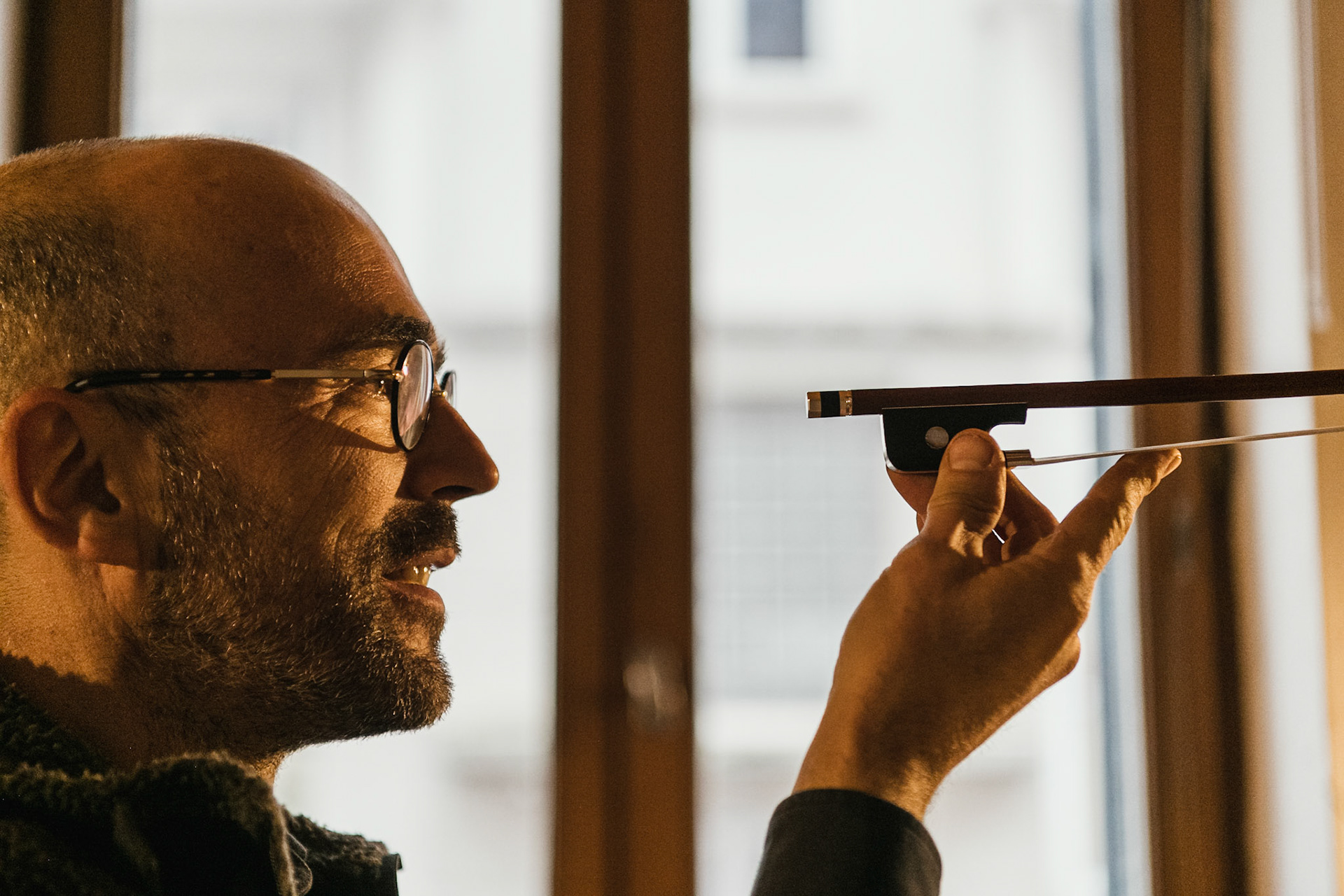 France, Grenoble, 2022-11-30.  Violin making and bow making. Photograph by Maxime Gruss / Hans Lucas.France, Grenoble, 2022-11-30.  Lutherie et archeterie. Photographie de Maxime Gruss / Hans Lucas.