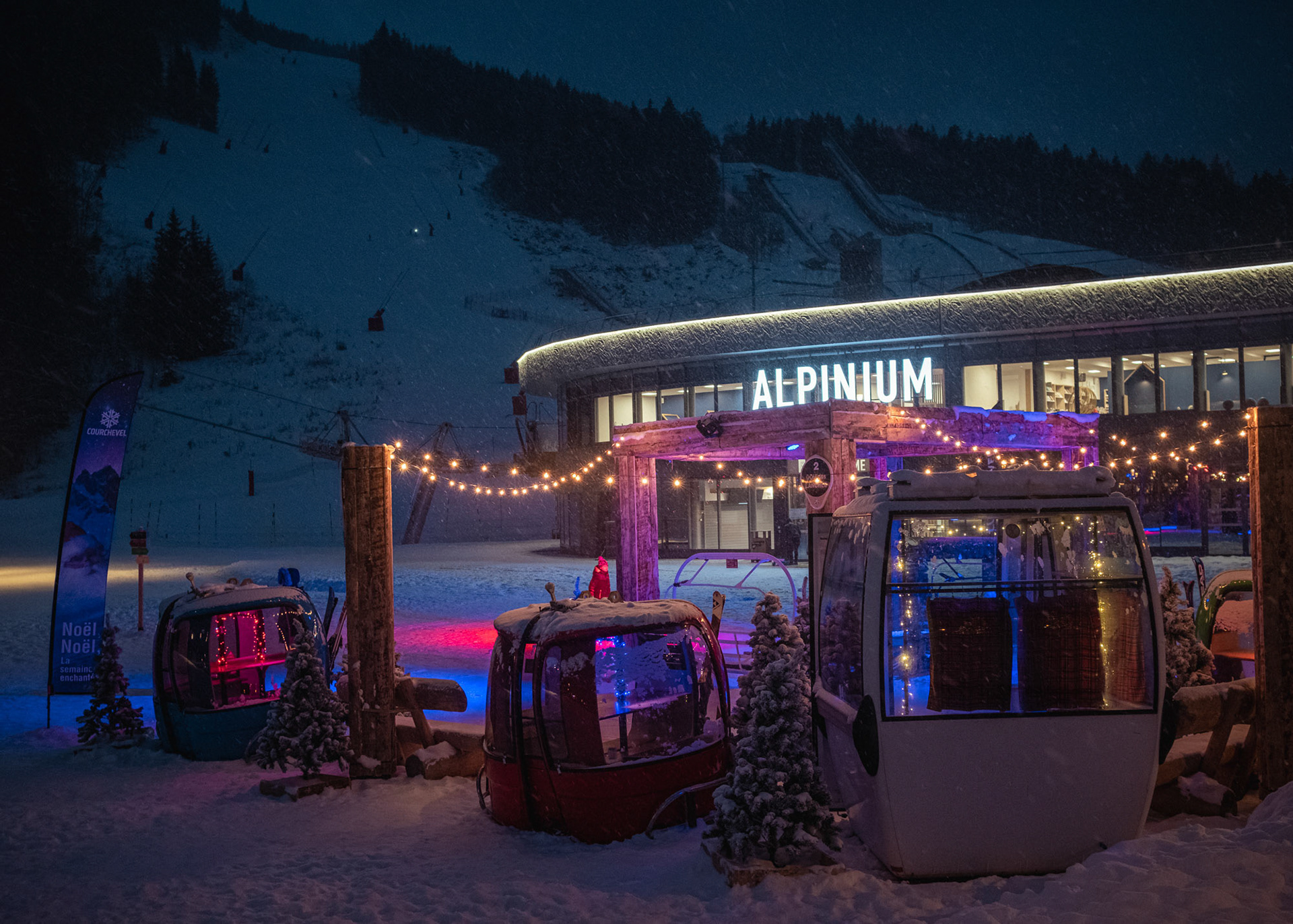 Lights and atmospheres in the 3 Vallees during the Christmas holidays in the French Alps. Courchevel, France 2020/12/31. Photography by Maxime Gruss / Hans Lucas.Lumieres et ambiances dans les 3 Vallees pendant les vacances de Noel dans les Alpes francaises. Courchevel, France 2020/12/31. Photographie par Maxime Gruss / Hans Lucas.