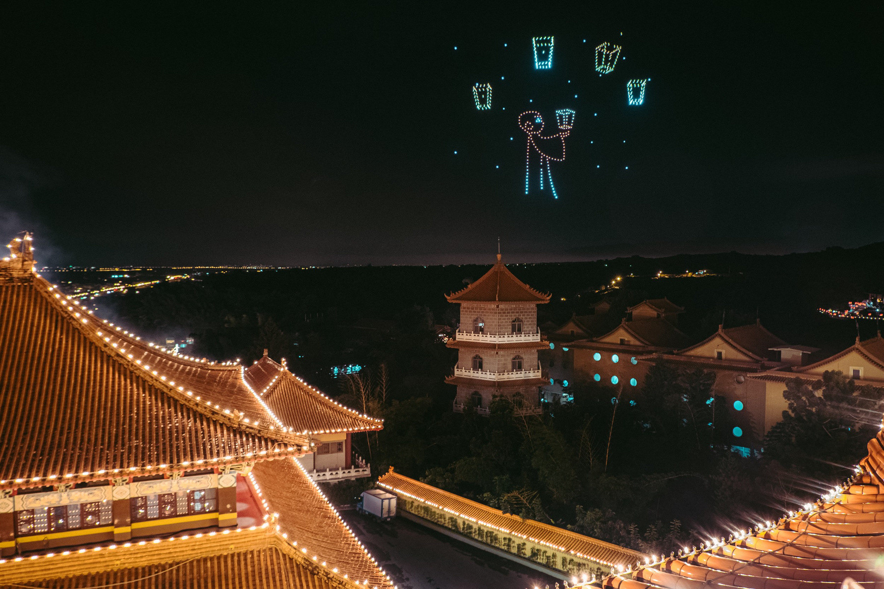 400 drones show