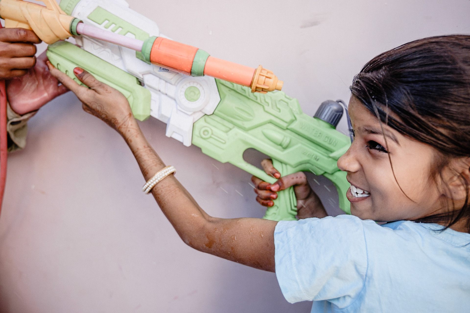 India, Pushkar, 2022/03/18. FHoli festival in Pushkar, first edition after the COVID pandemeic and the repopening of the borders. Photograph by Maxime Gruss / Hans Lucas. Inde, Pushkar, 2022/03/18. Holi festival a Pushkar, la premiere edition apres la pandemie et la reouverture des frontieres.Photographie de Maxime Gruss / Hans Lucas.ORAL AUTHORIZATION OF PARENTS