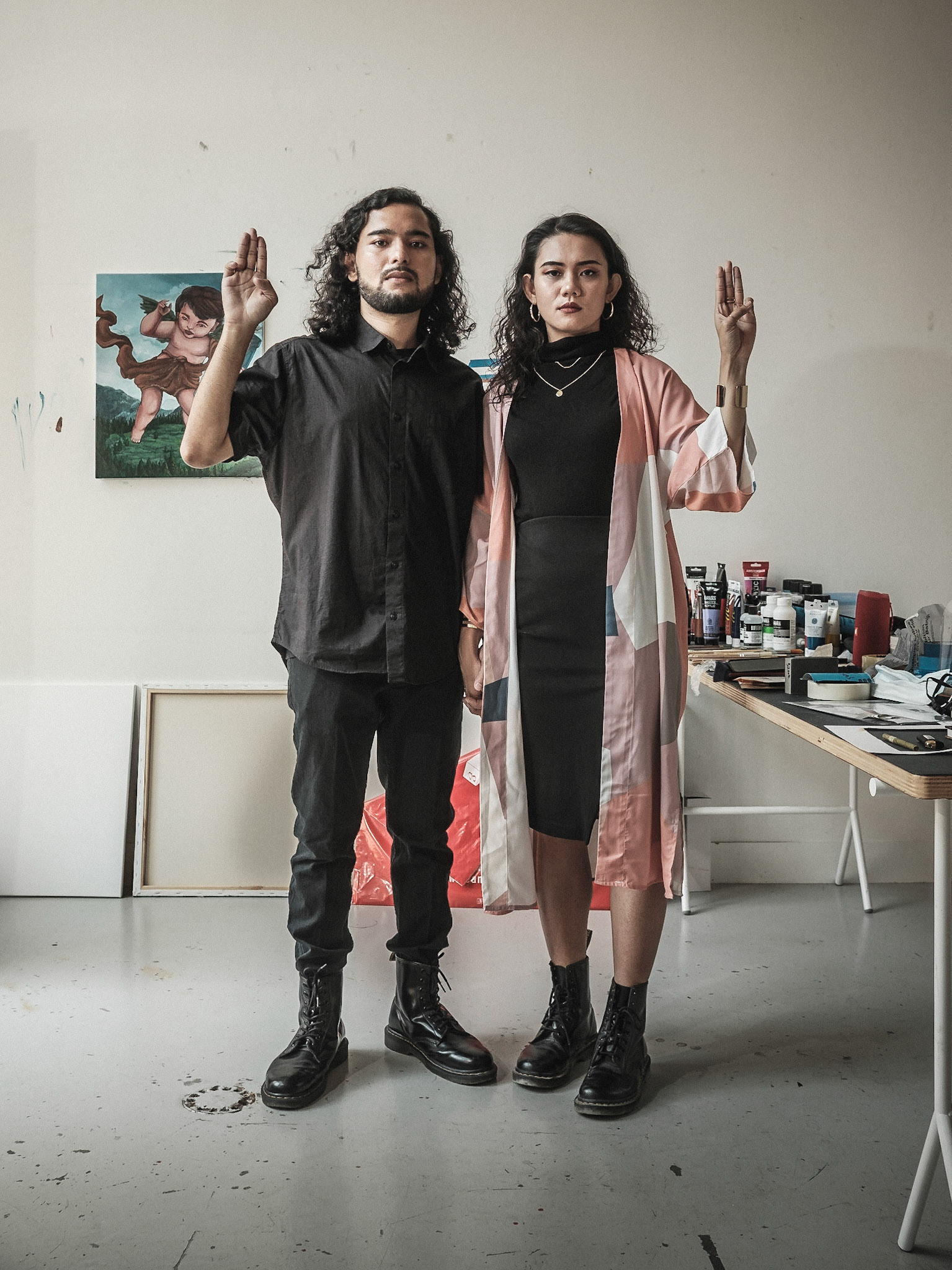 Paris, France 2021/08/20.  After the coup by the military junta in Myanmar, overthrowing Aung San Suu Kyi, the french burmese community organised rallies in Paris, Lyon and Pau. Series of portraits of Burmese doing the three fingers sign, sign of resistance in support the the protests in Burma.  Photography by Maxime Gruss.Paris, France 2021/08/20. Apres le coup d Etat de la junte militaire au Myanmar, qui a renverse Aung San Suu Kyi, la communaute birmane francaise a organise des rassemblements a Paris, Lyon et a Pau. Serie de portraits de Birmans faisant le signe des trois doigts, signe de resistance en soutien aux protestations en Birmanie. Photographie de Maxime Gruss.