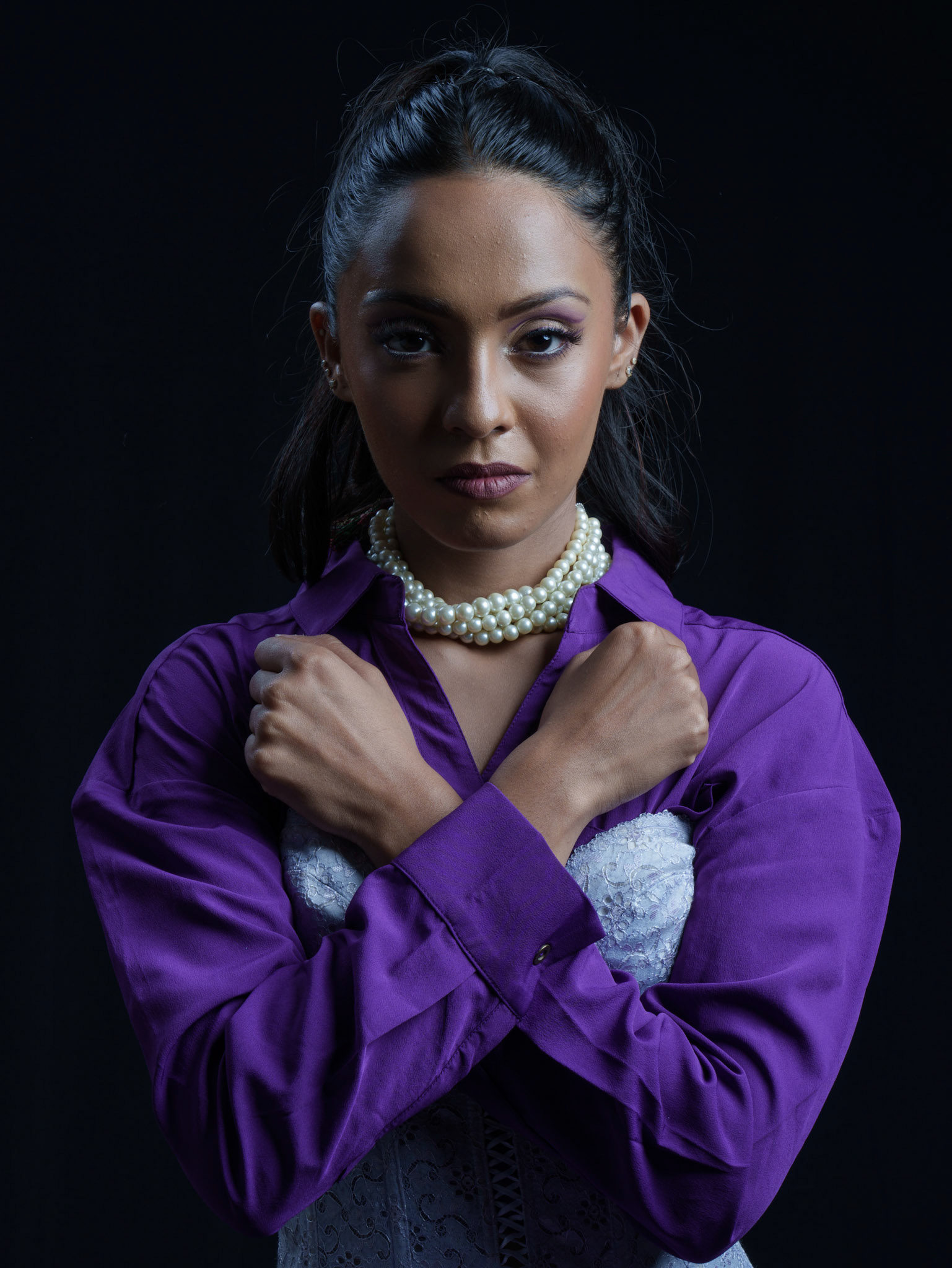 vizora-studio-confident-woman-purple