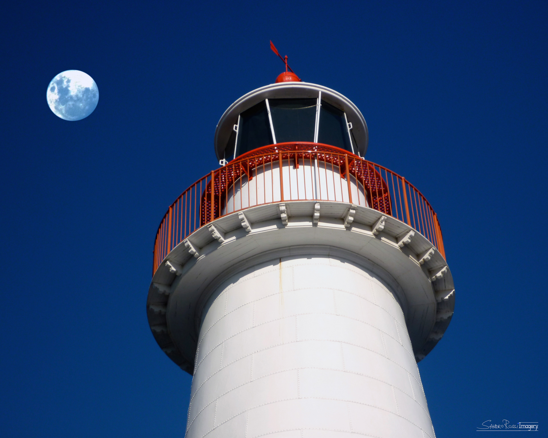 LightHouse and the Moon