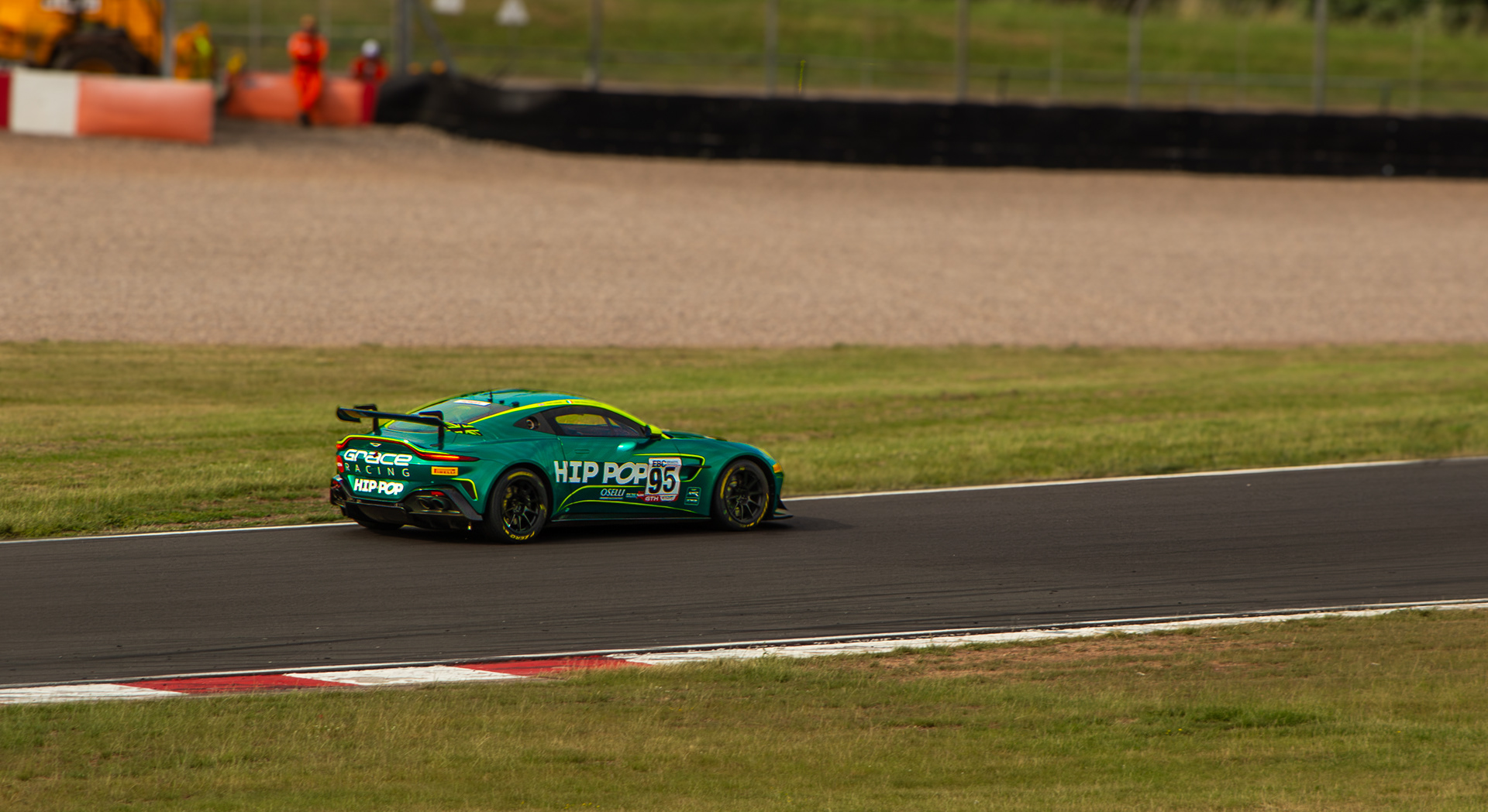 Oselli Motorsport - Aston Martin Vantage GT4