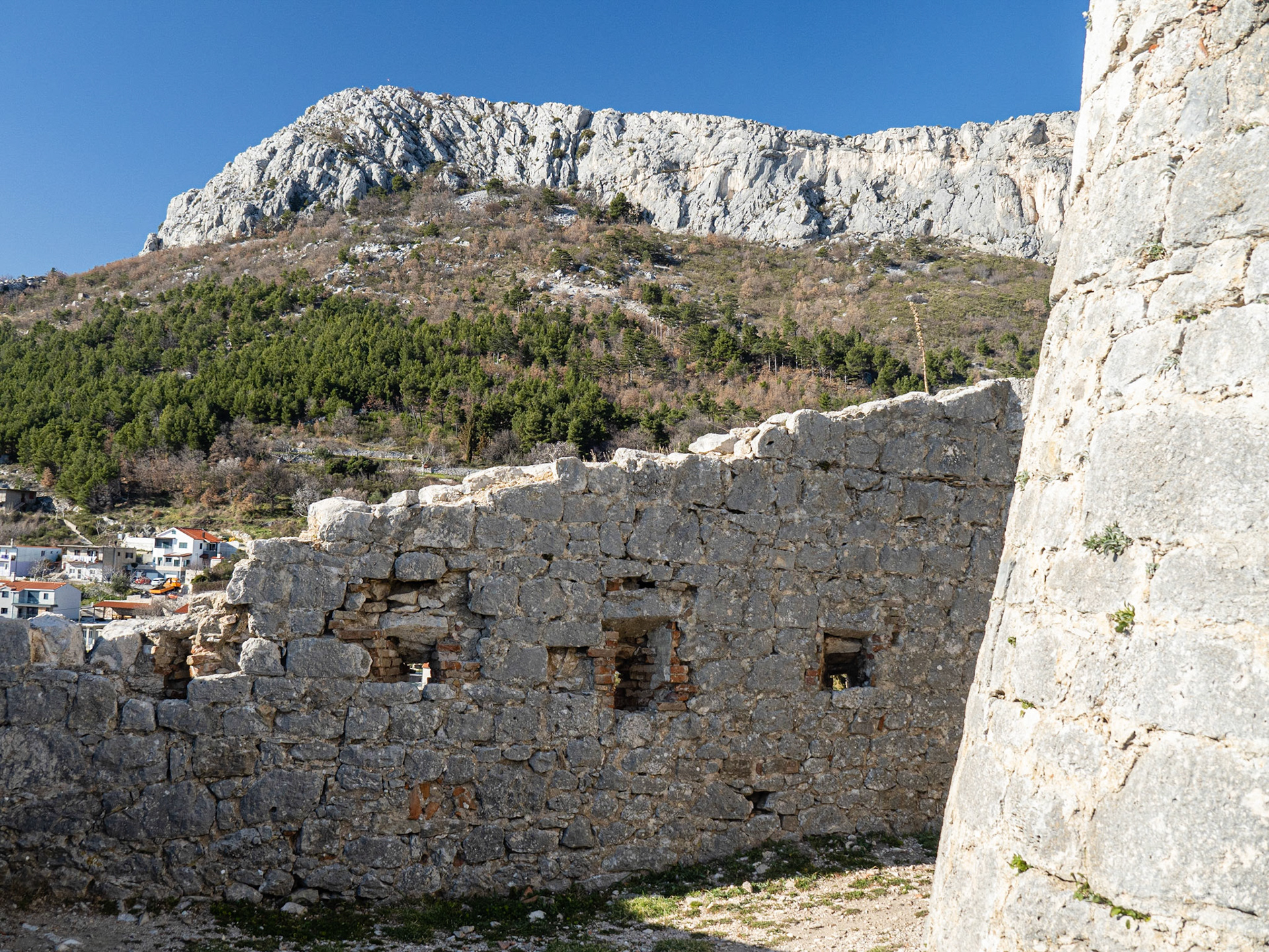 Walls and Mountain