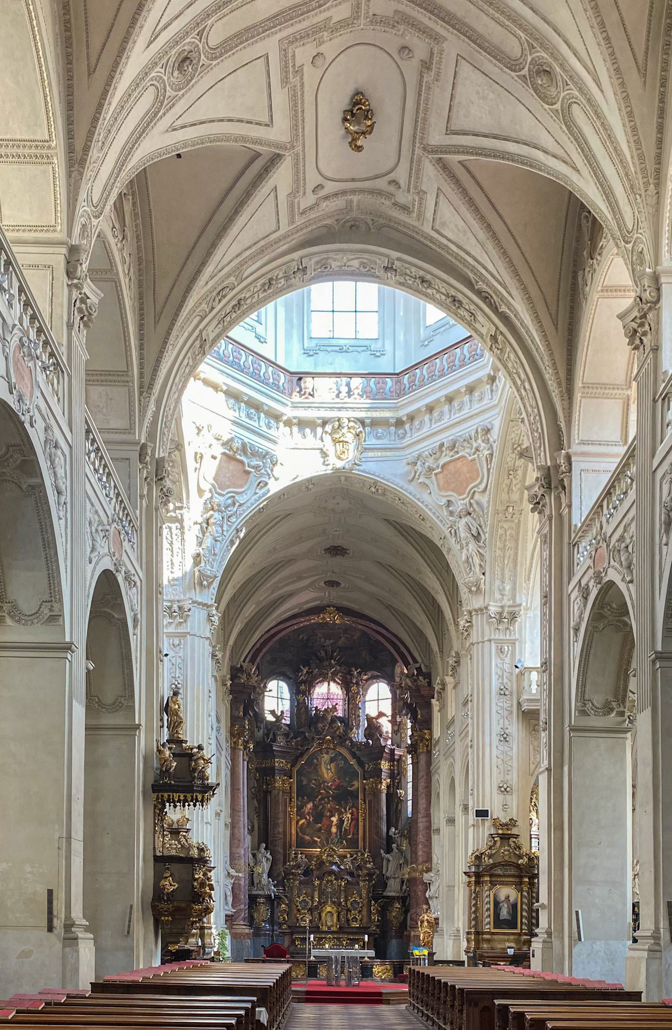 Nave, Church of St. Salvator