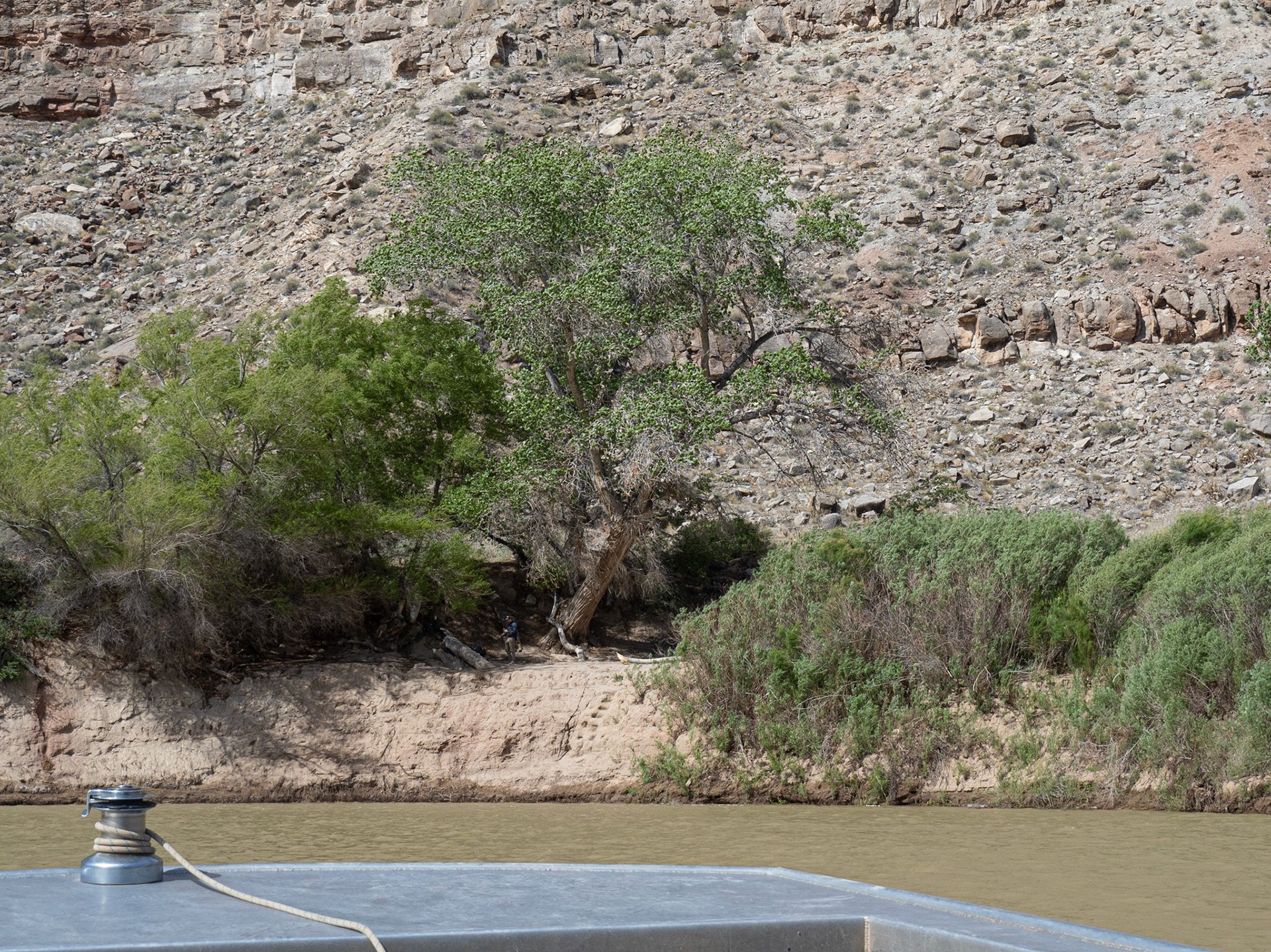 The jetboat approaching our dropoff spot