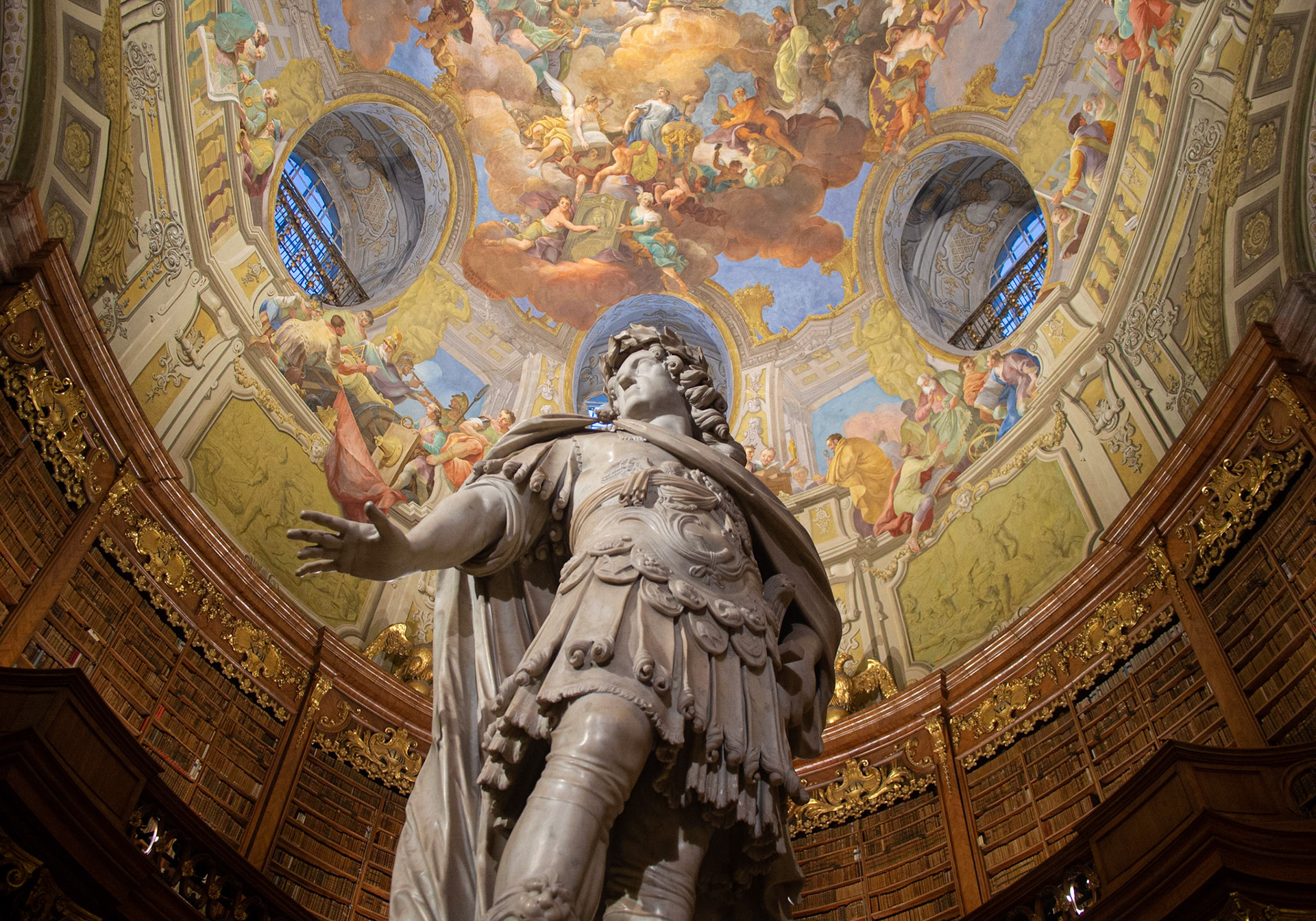 State Hall, Statue of George VI