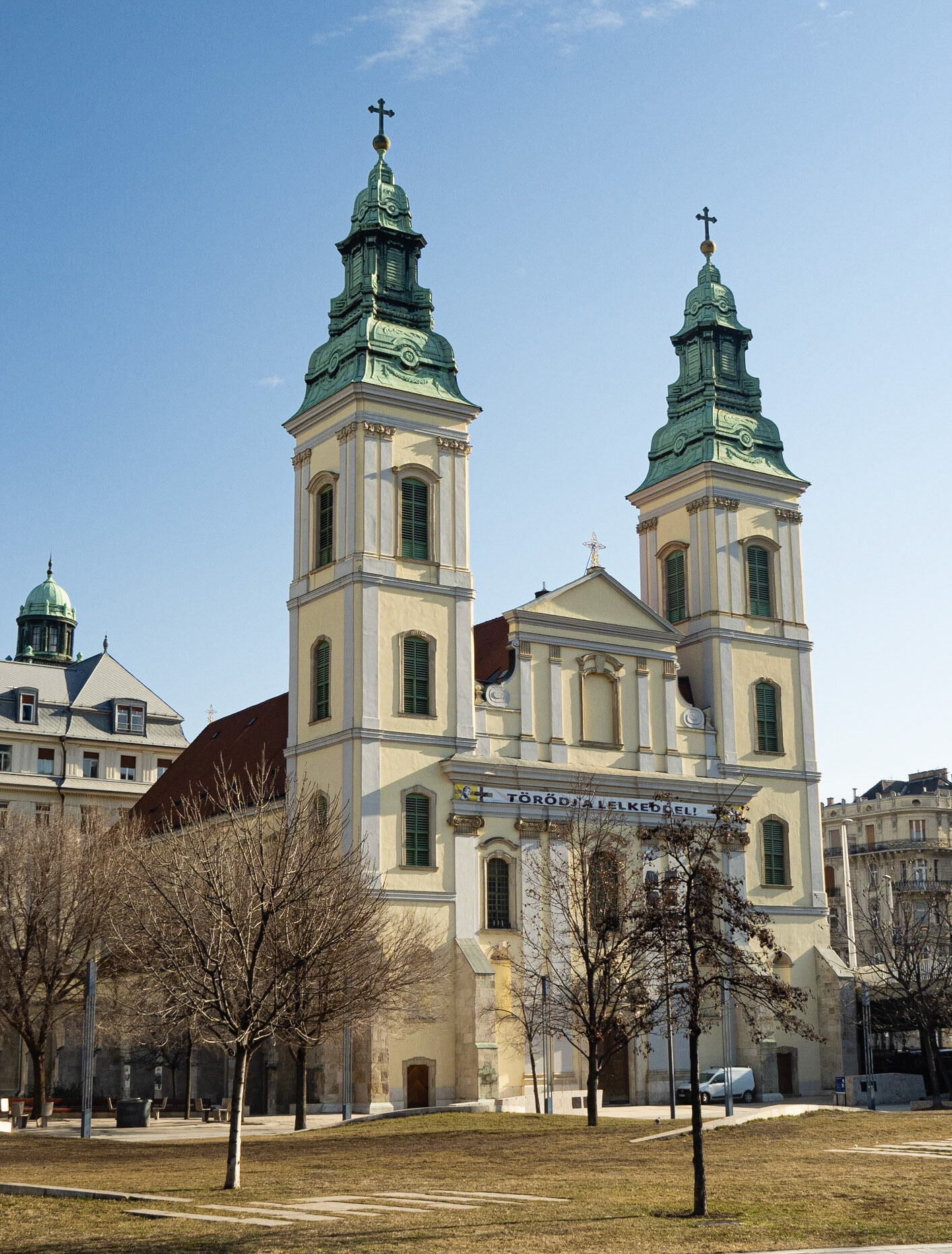 Inner-City Mother Church, Exterior
