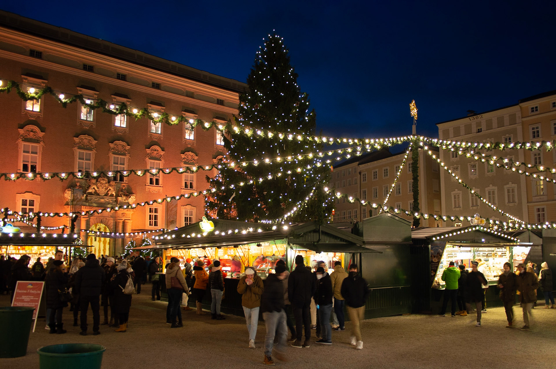 Salzburg: Dom-Residenzplatz Christmas Market