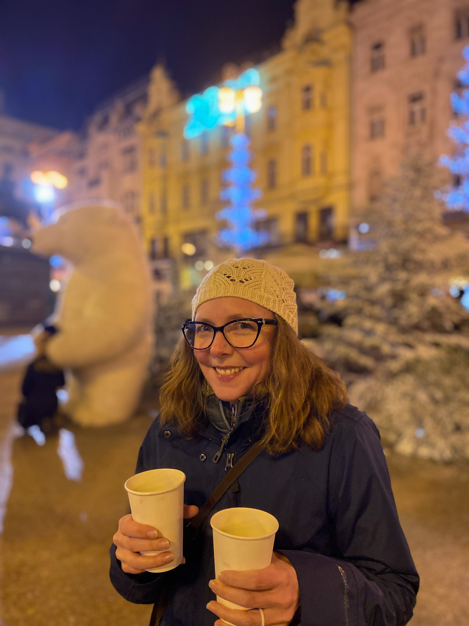 Zagreb: H with Kuhano Vino, Jelačić Square