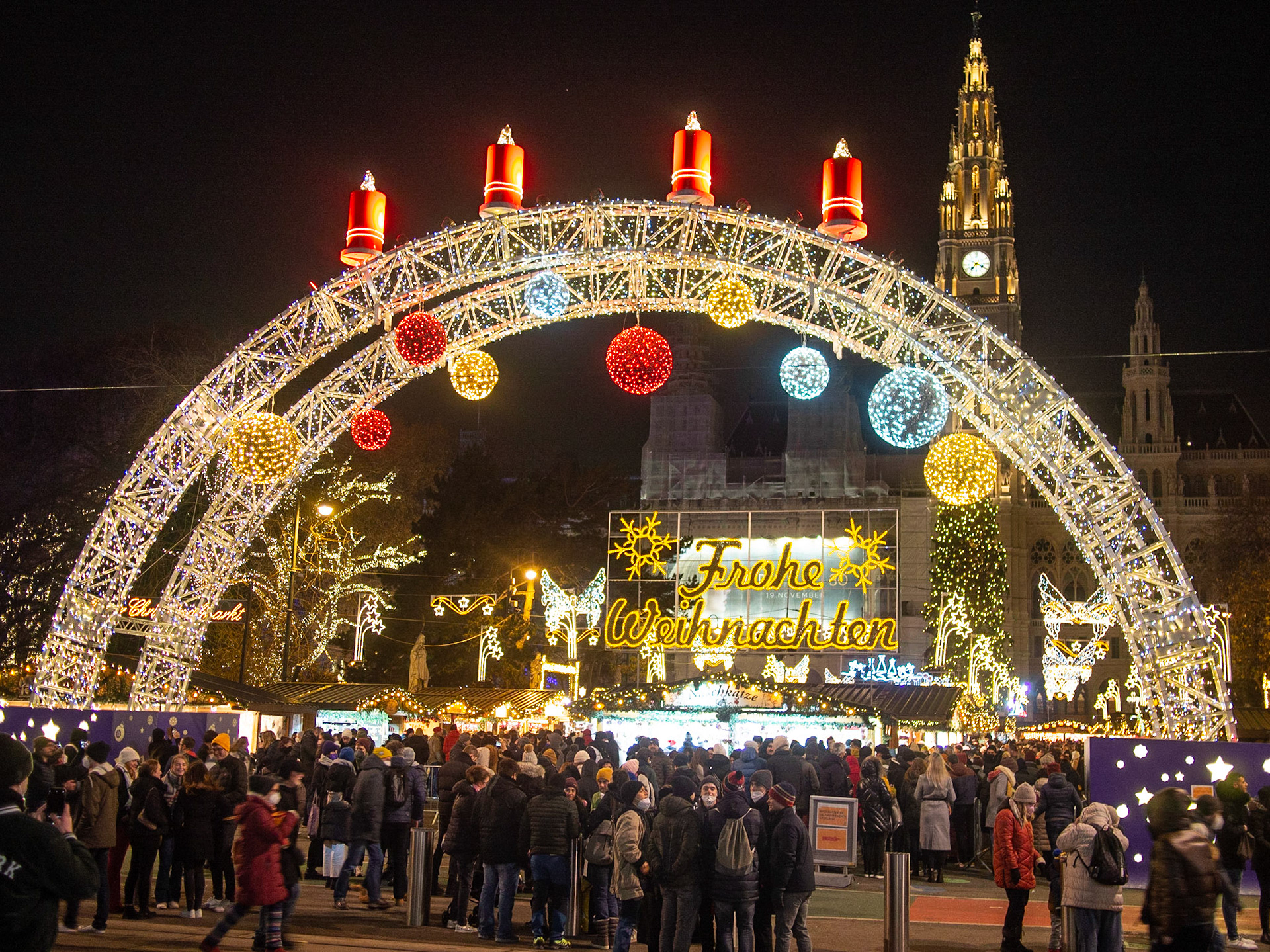 Vienna: Rathausplatz Christmas Market