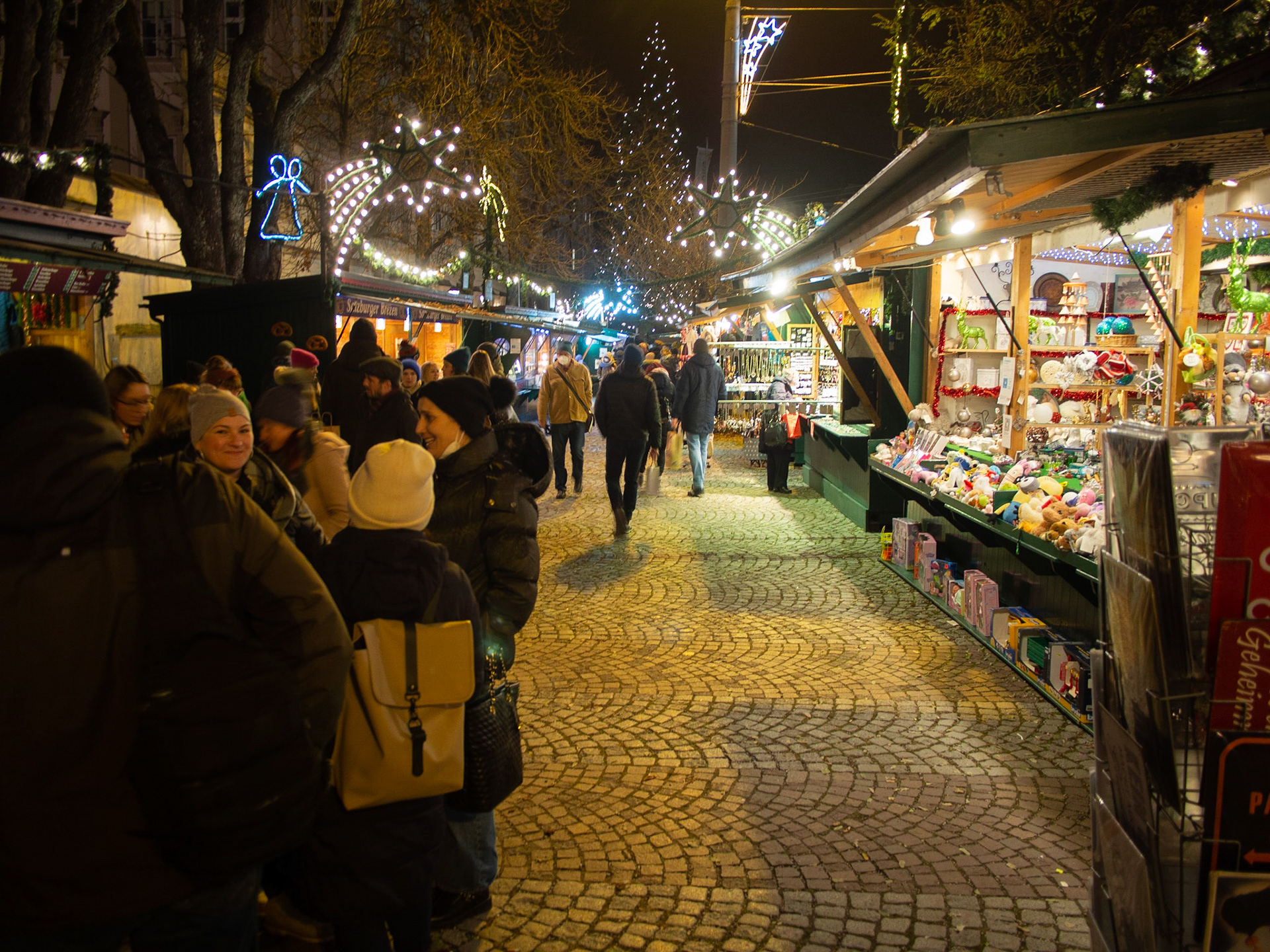 Salzburg: Mirabellplatz Christmas Market