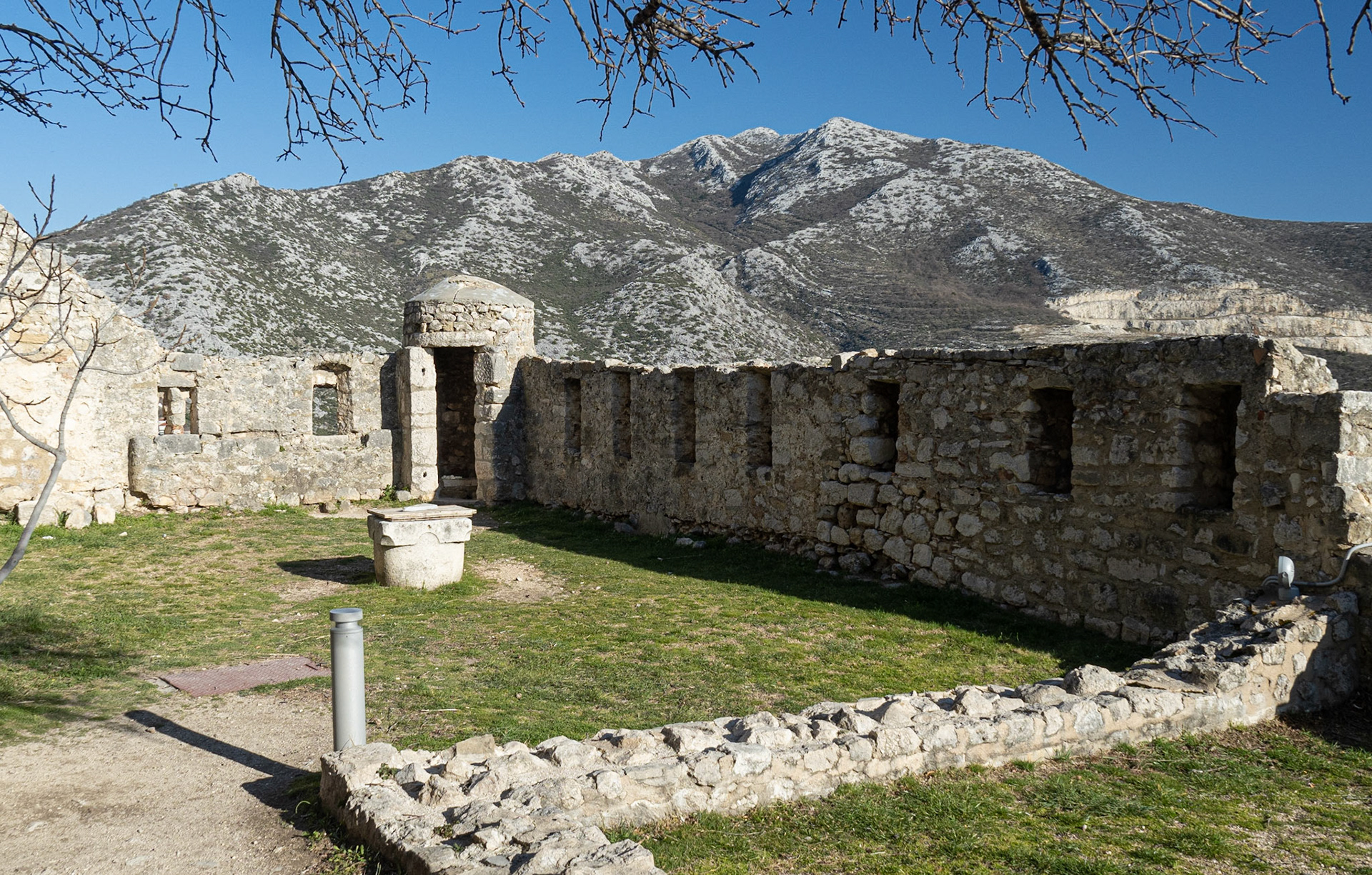 Fortifications and Mountain