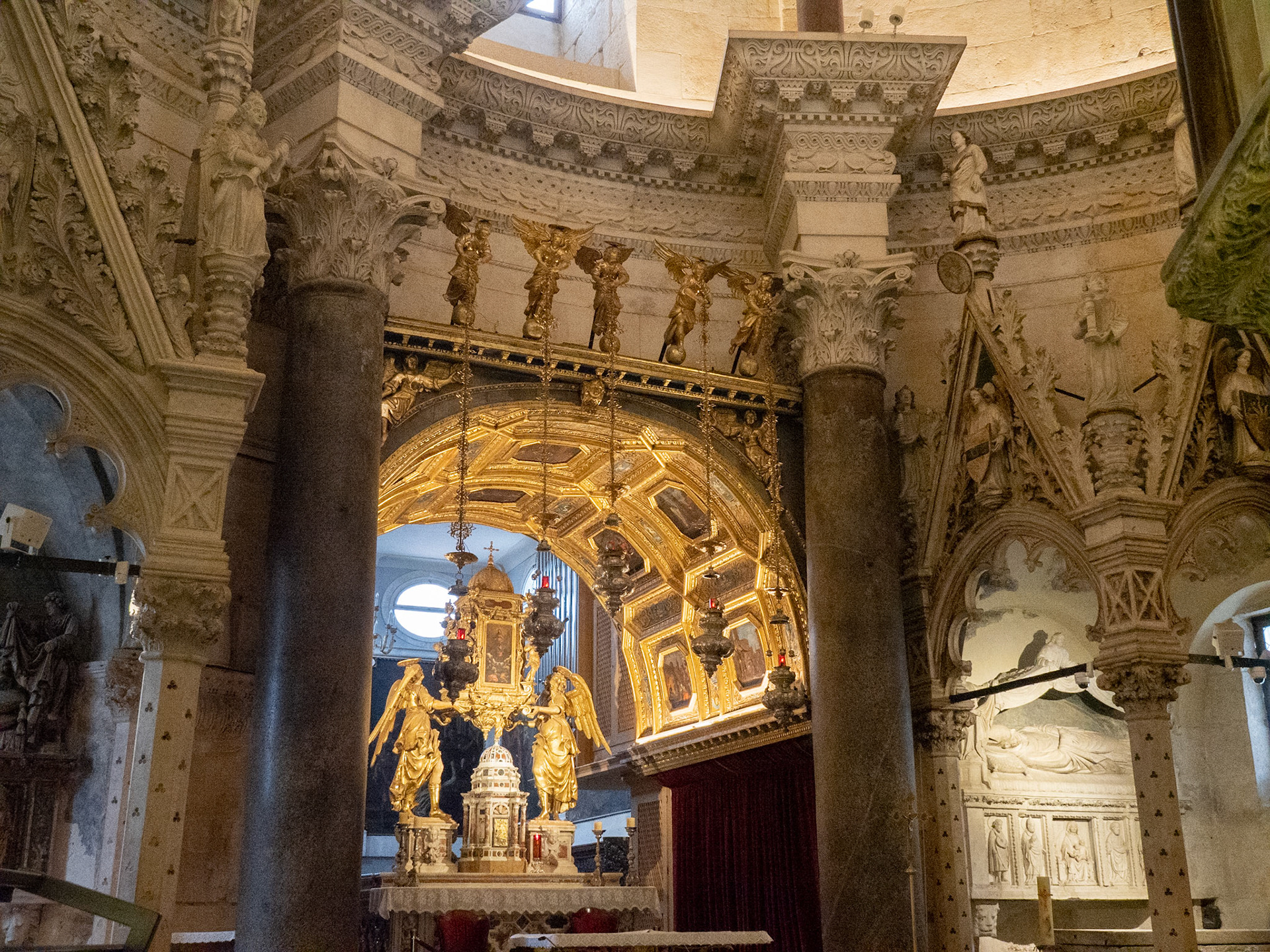 Diocletian's Mausoleum / Cathedral of Saint Domnius Interior