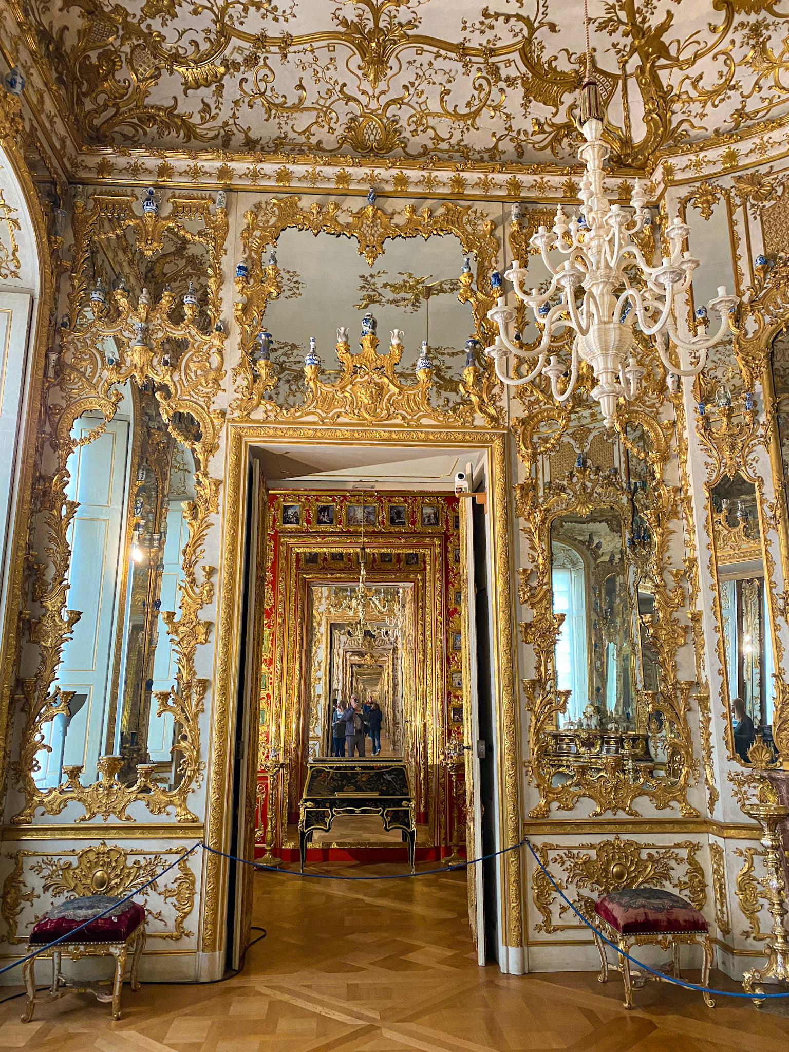 Rich Rooms, Residenz