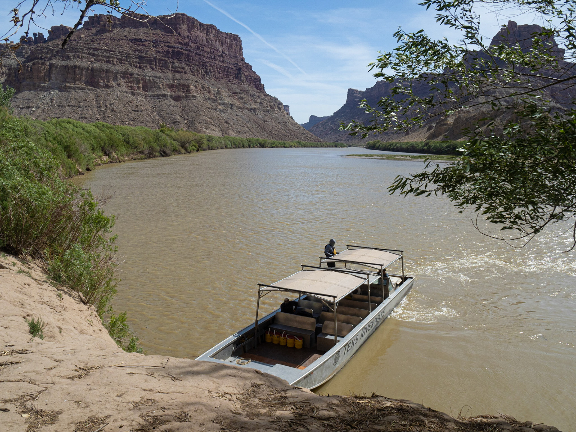 Jetboat leaving